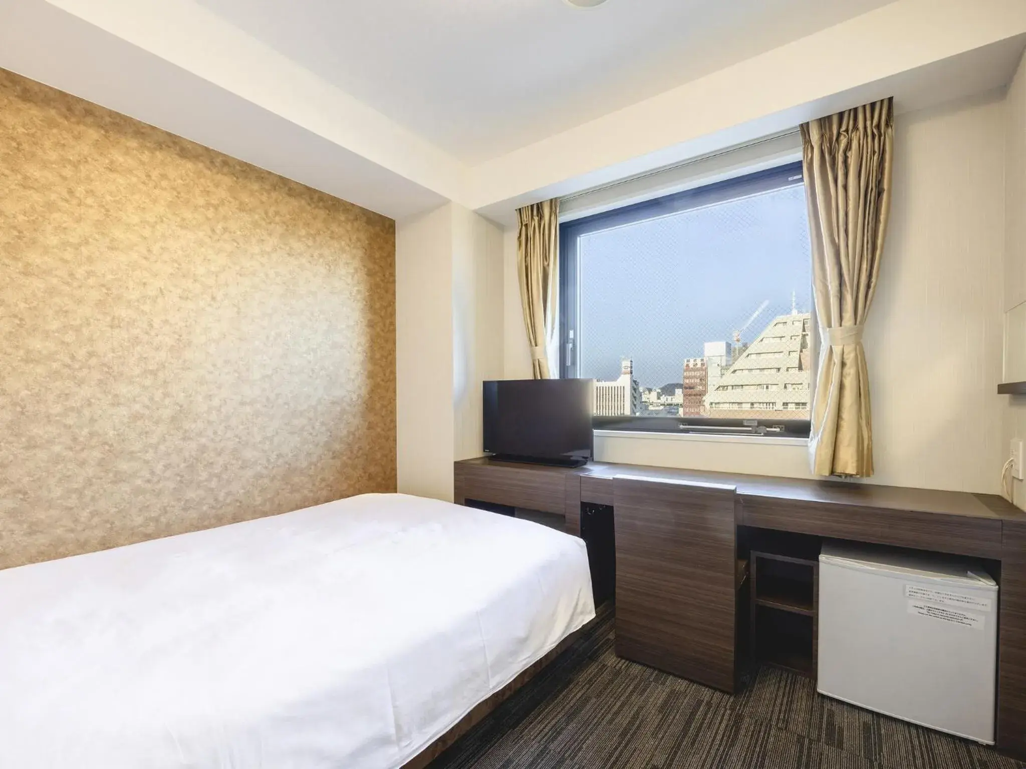 Photo of the whole room, Bed in KOKO HOTEL Himeji Castle - formerly Hotel Wing International Himeji Photo of the whole room, Bed in KOKO HOTEL Himeji Castle - formerly Hotel Wing International Himeji