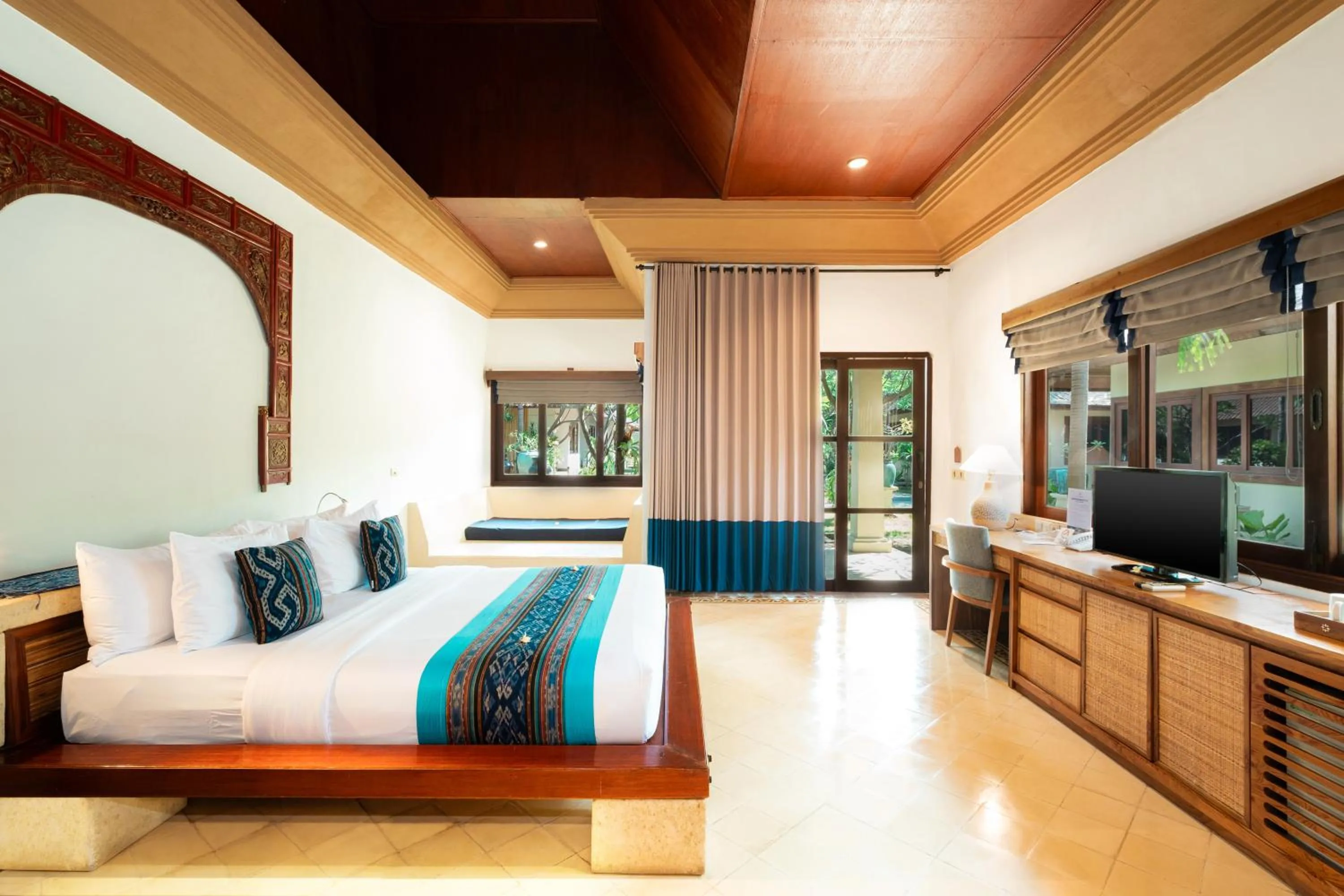 Property building, Bed in Villa Almarik Resort