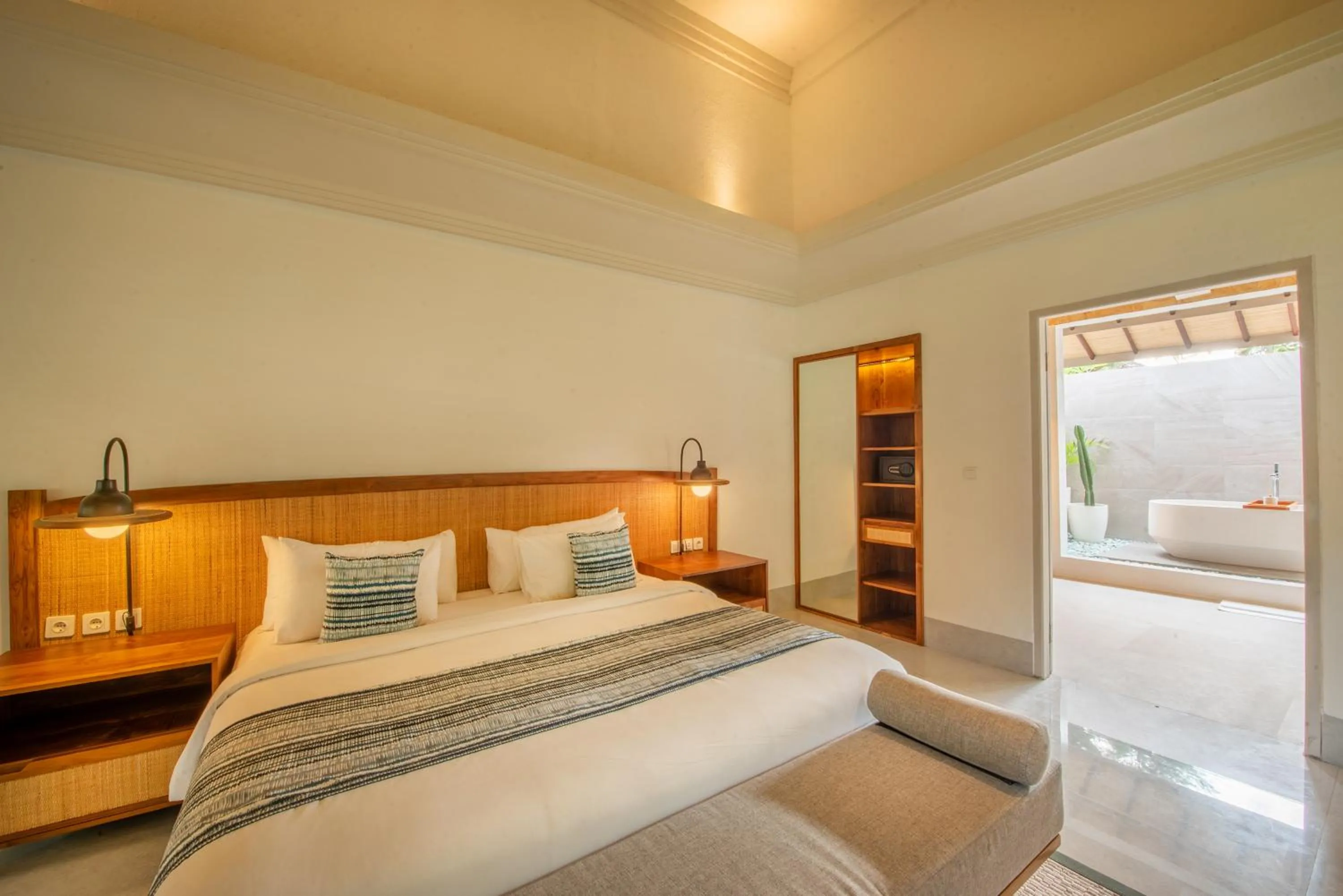 Bed in Villa Almarik Resort