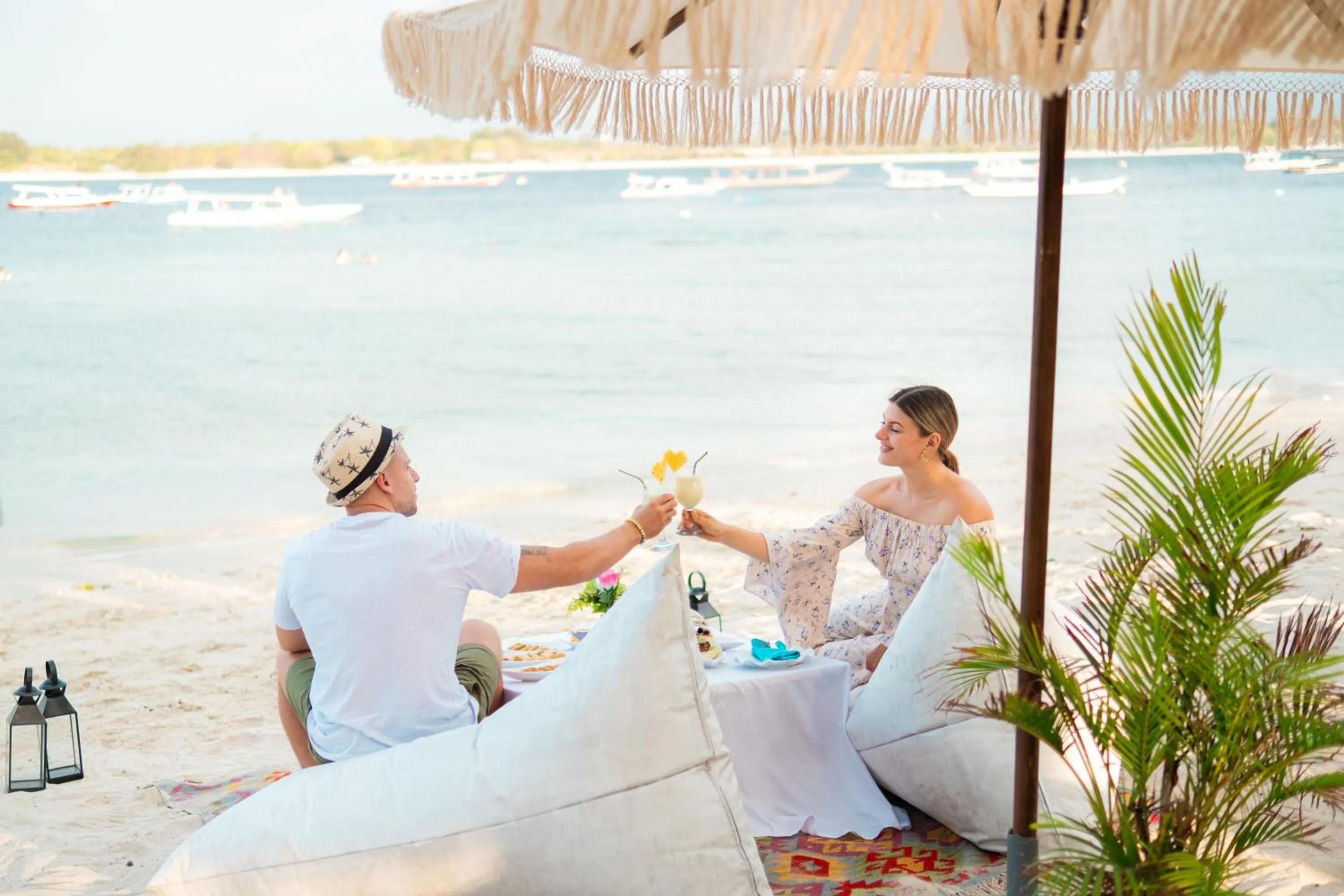 Restaurant/places to eat in Villa Almarik Resort