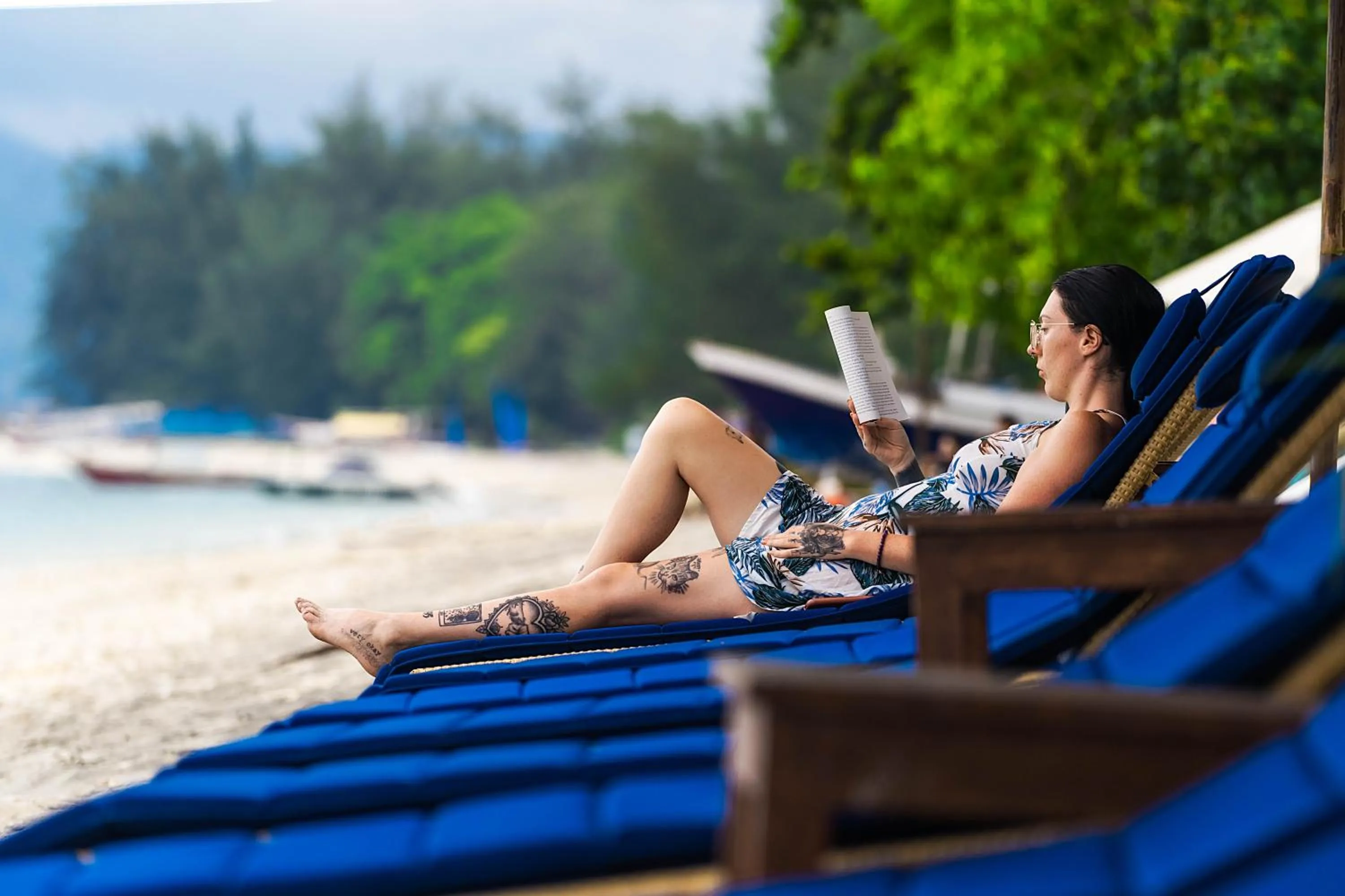 Day in Villa Almarik Resort