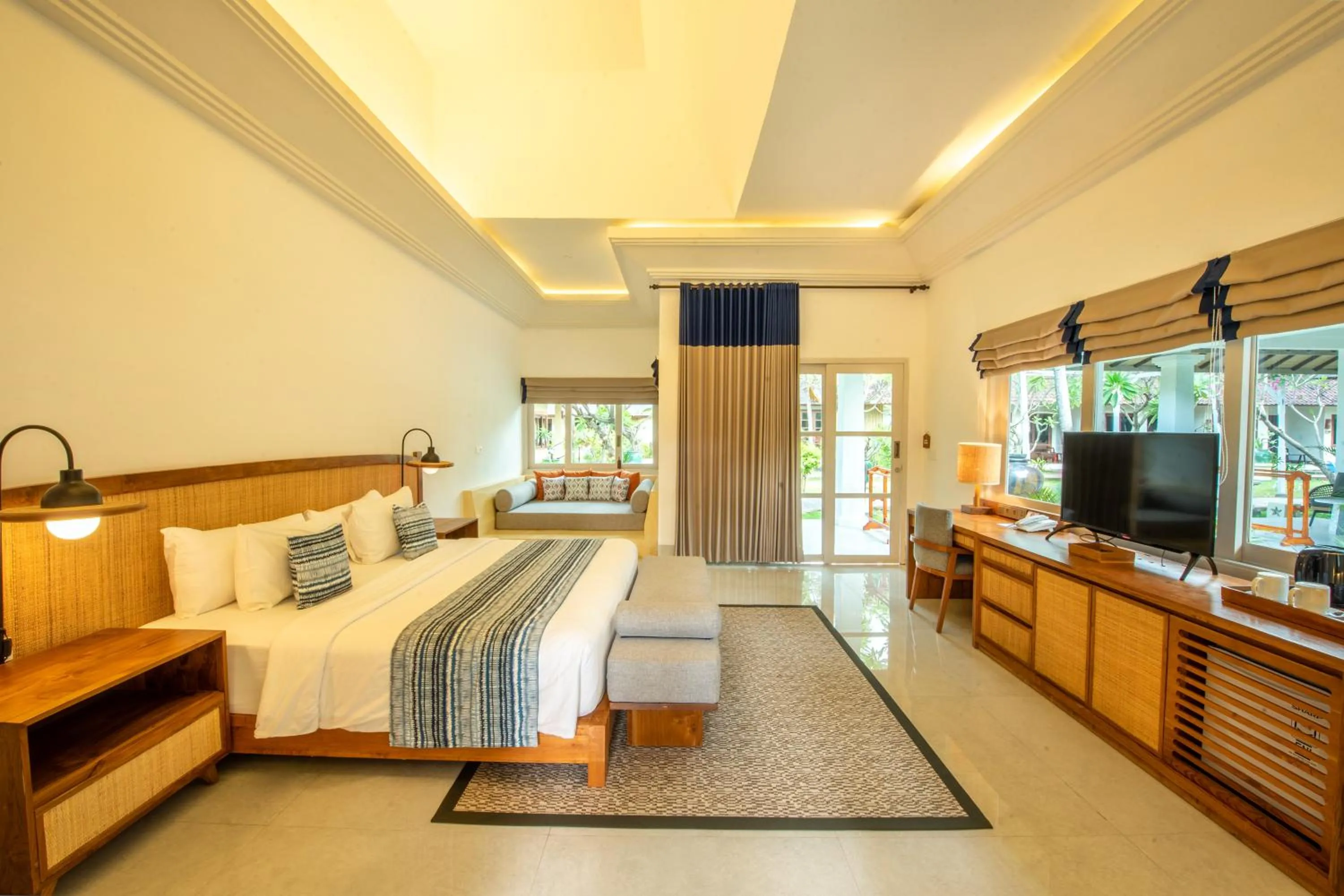 Bed in Villa Almarik Resort