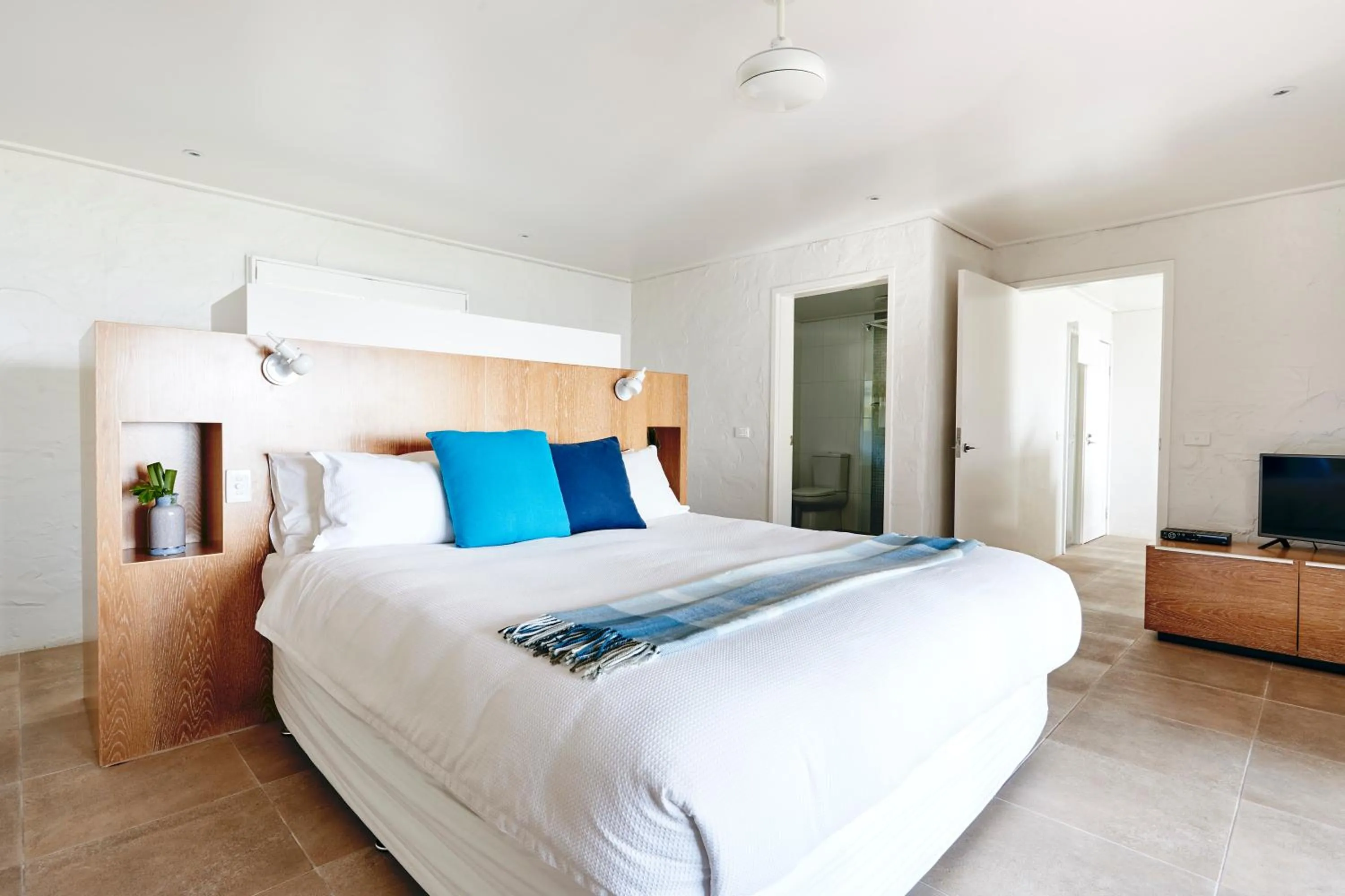 Bed in Orpheus Island Lodge