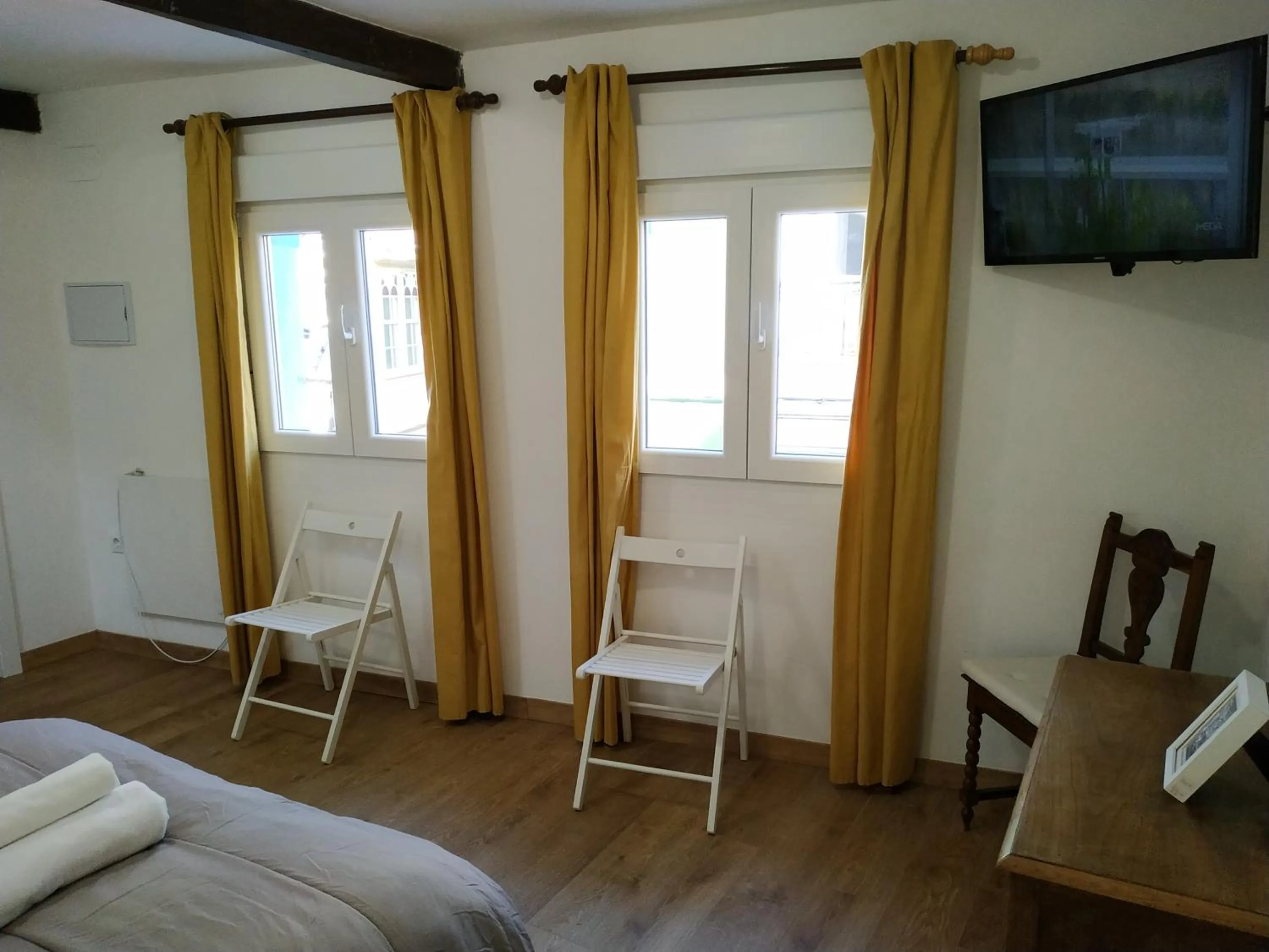 Seating area, Bed in Pension Alver