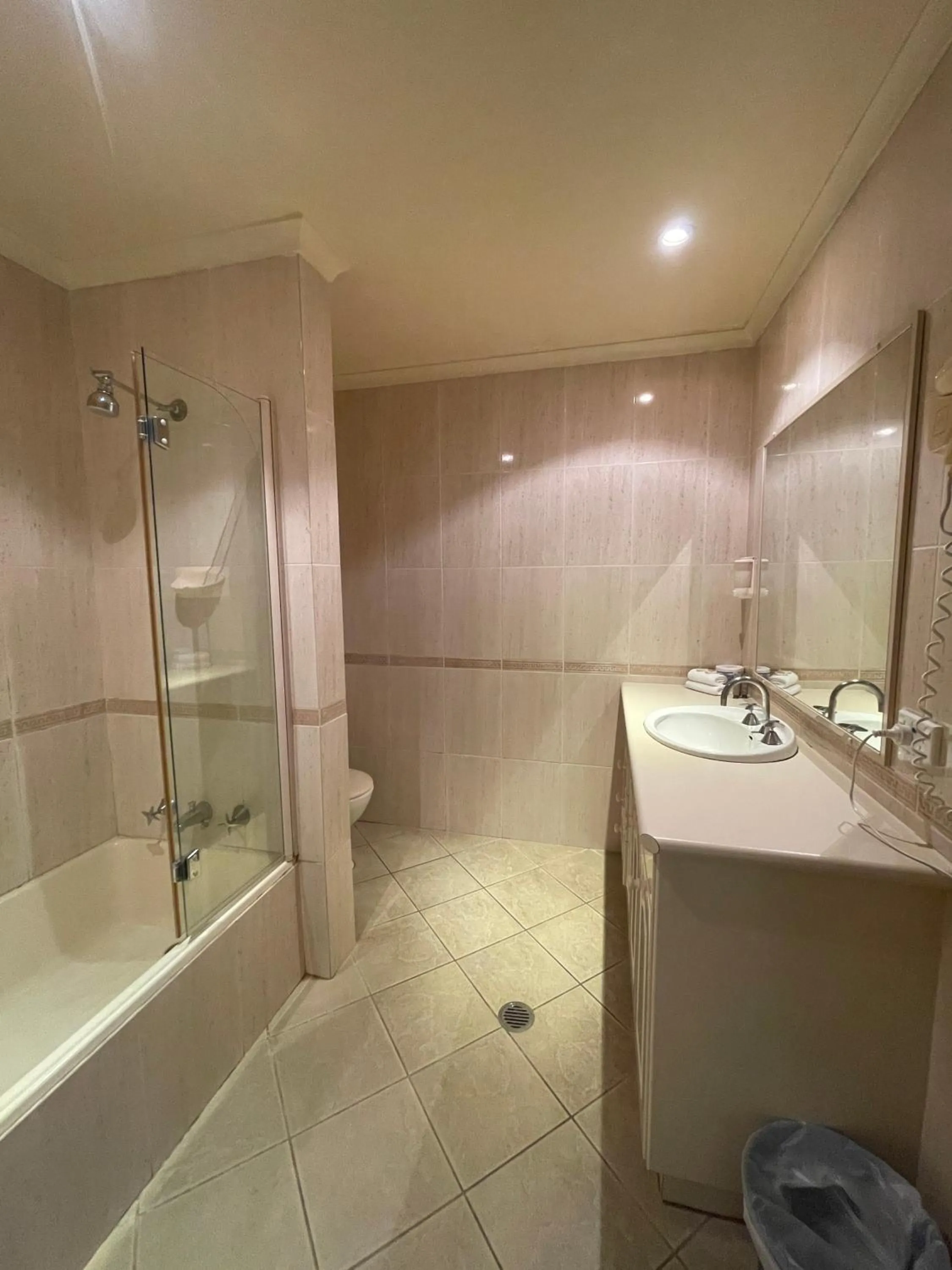 Shower in El Lago Waters Hotel