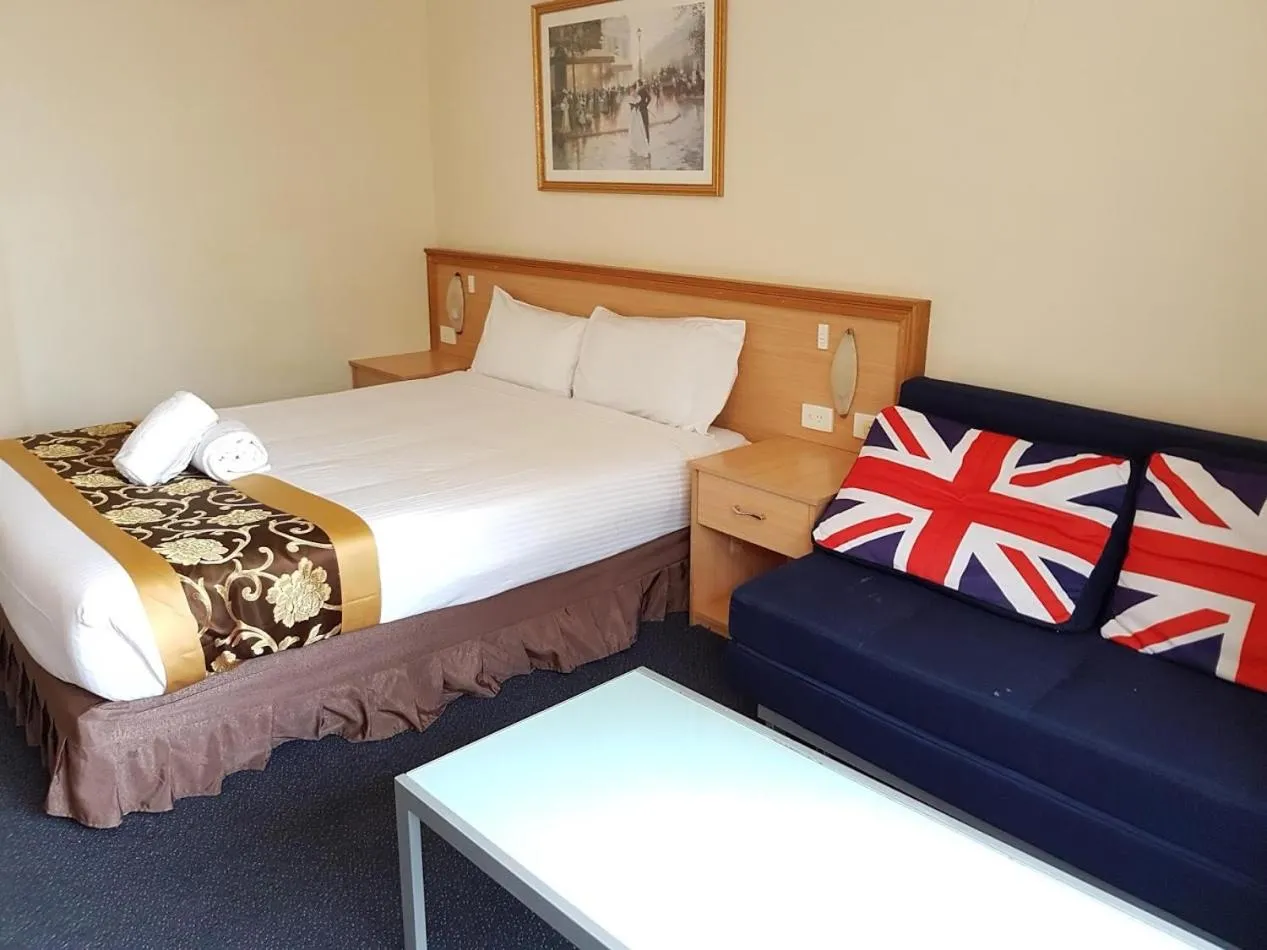 Bedroom, Bed in El Lago Waters Hotel