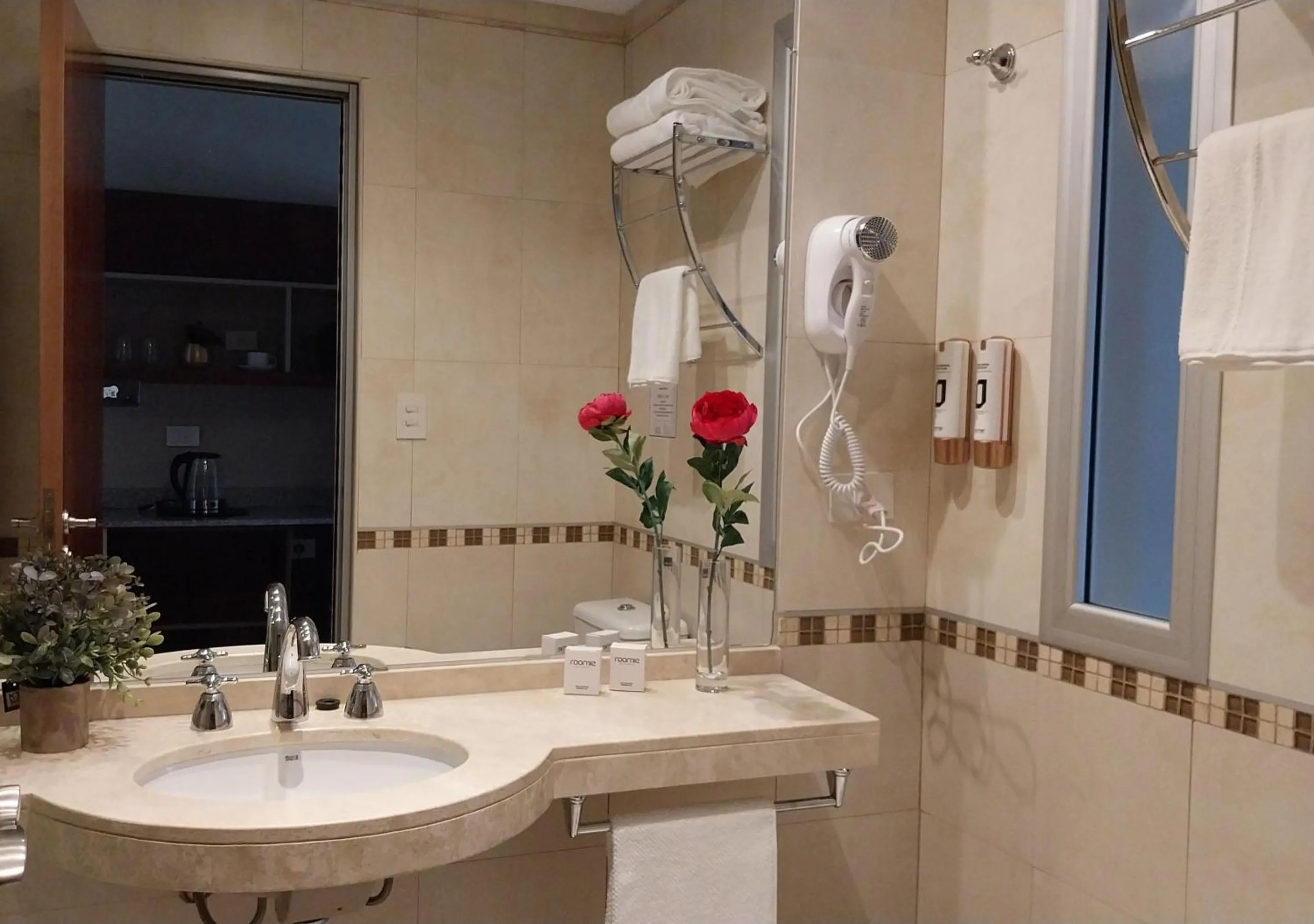 Bathroom in Roomie Salta by DOT Suites