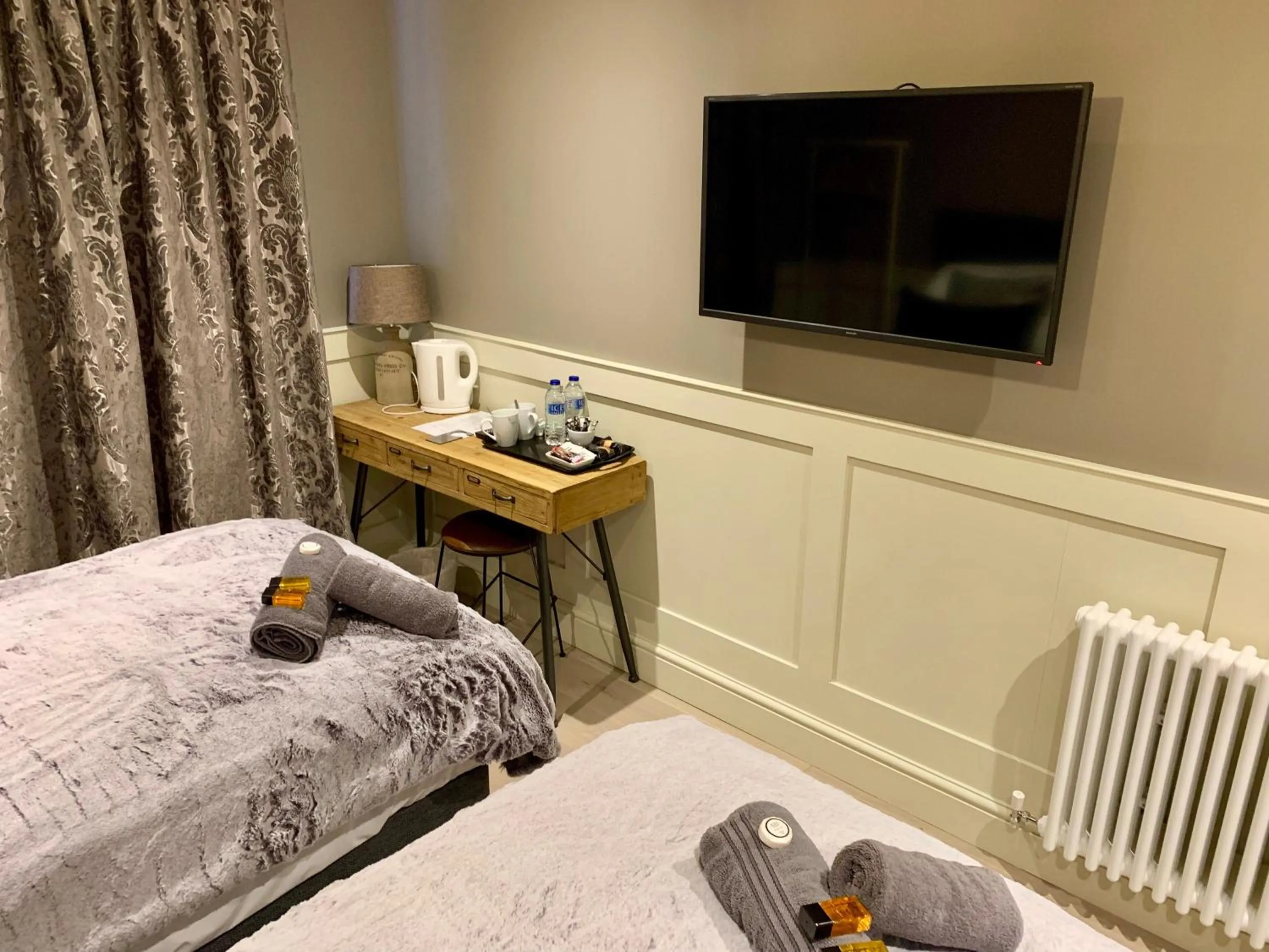 Bed in The Tower Arms Hotel