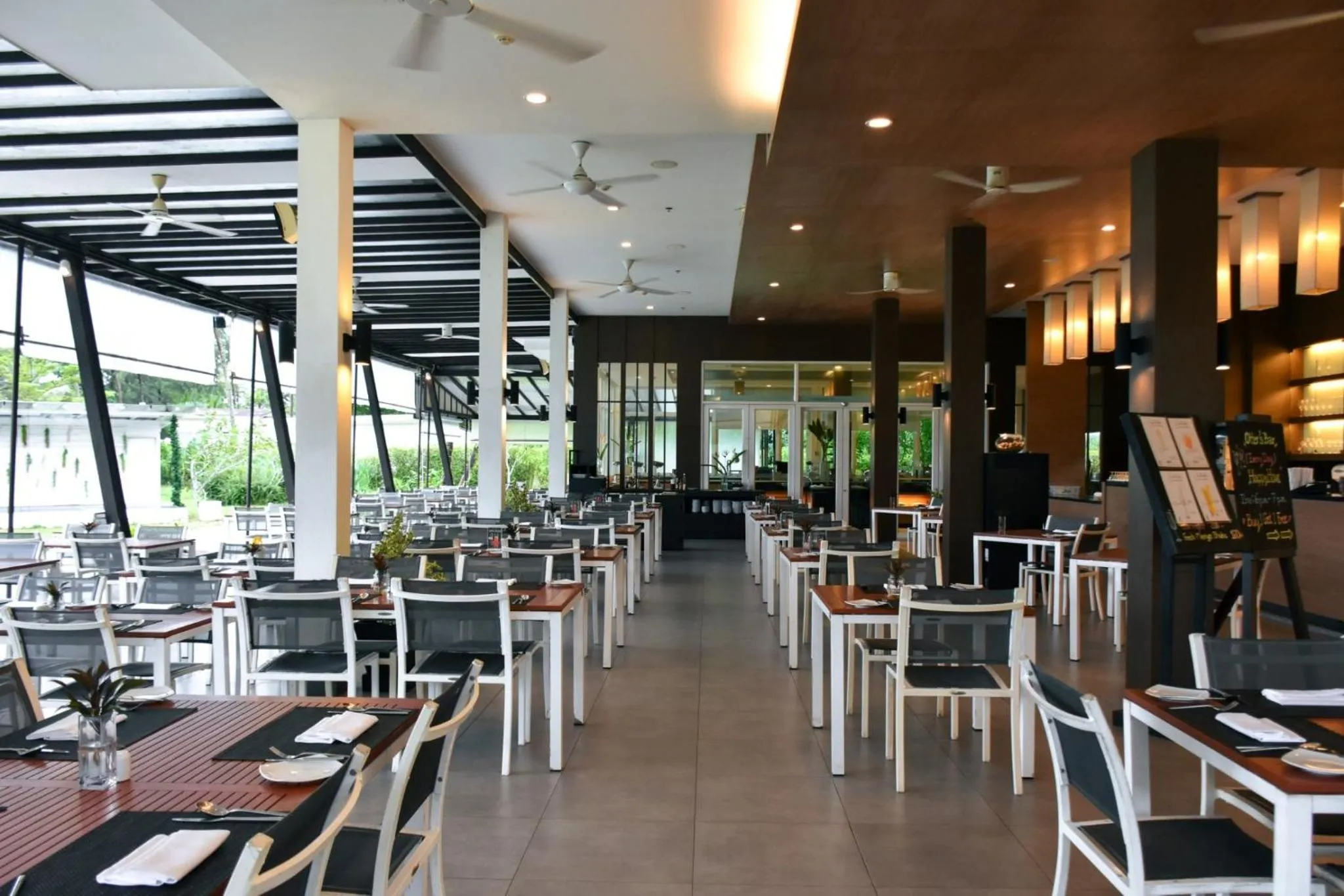 Restaurant/places to eat in Kantary Beach Hotel Villas & Suites - SHA Plus Certified