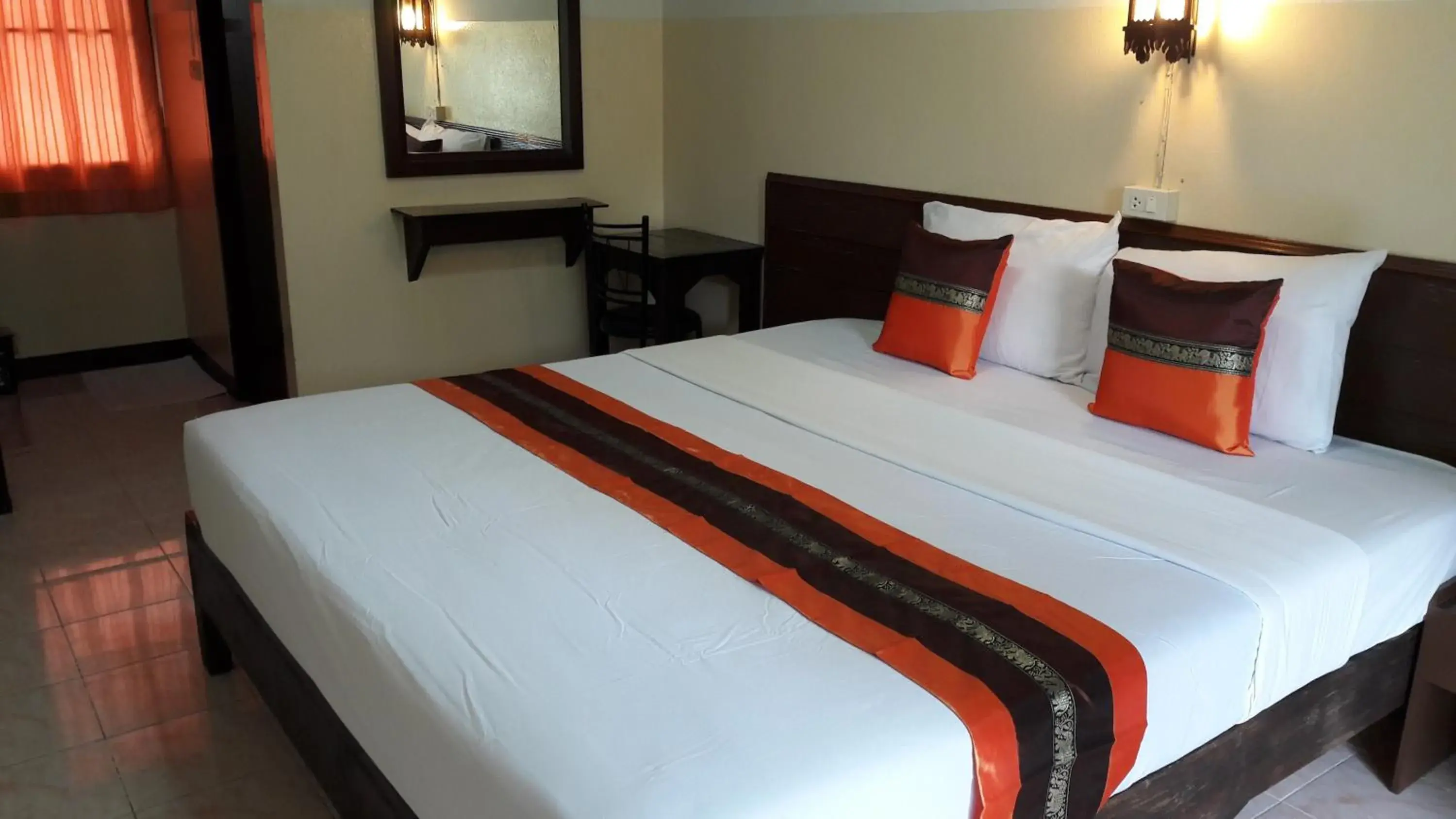 Standard Double or Twin Room with Aircon in Lanna Thai Guesthouse Standard Double or Twin Room with Aircon in Lanna Thai Guesthouse