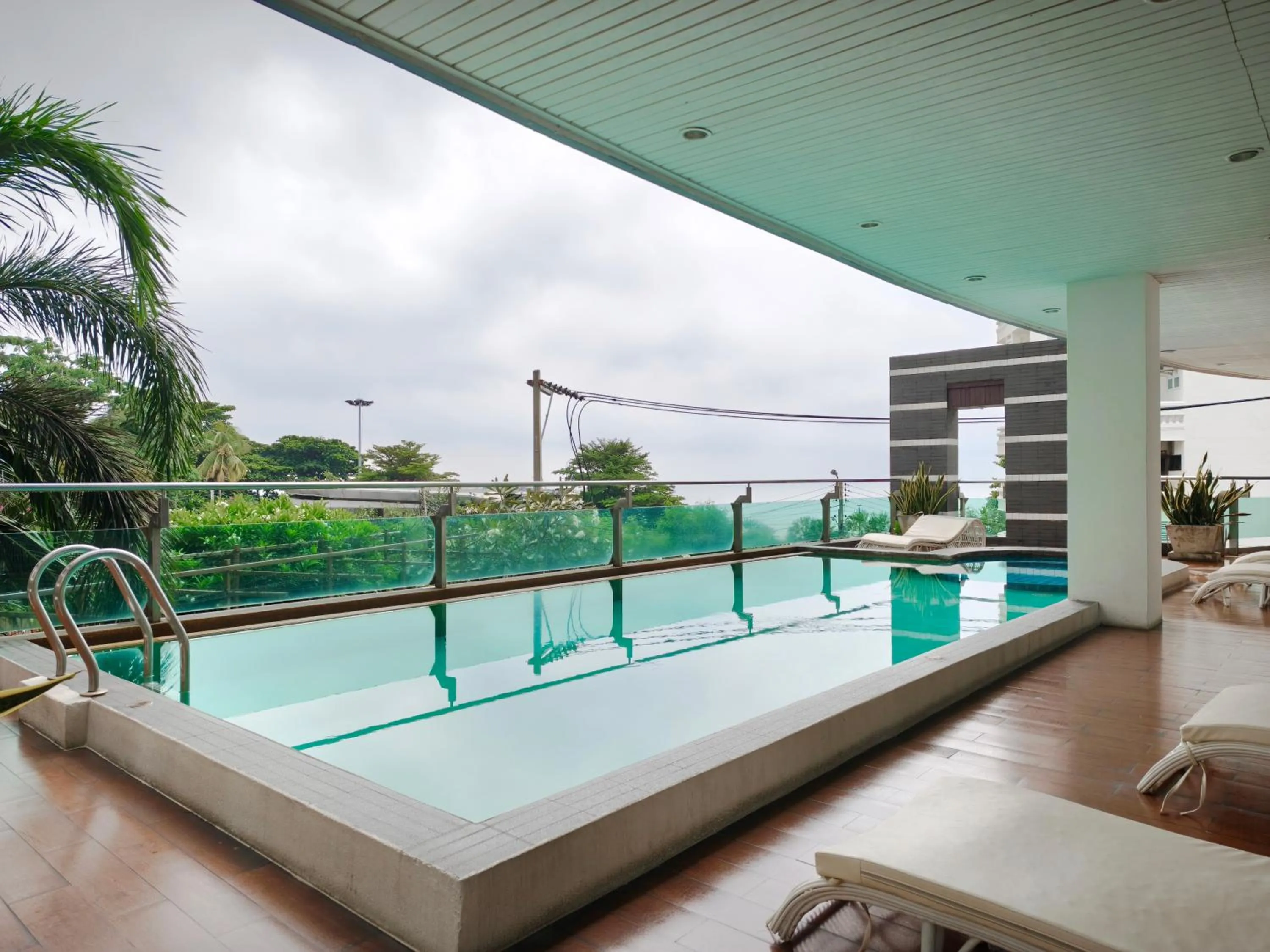 Swimming pool in Royal Beach View