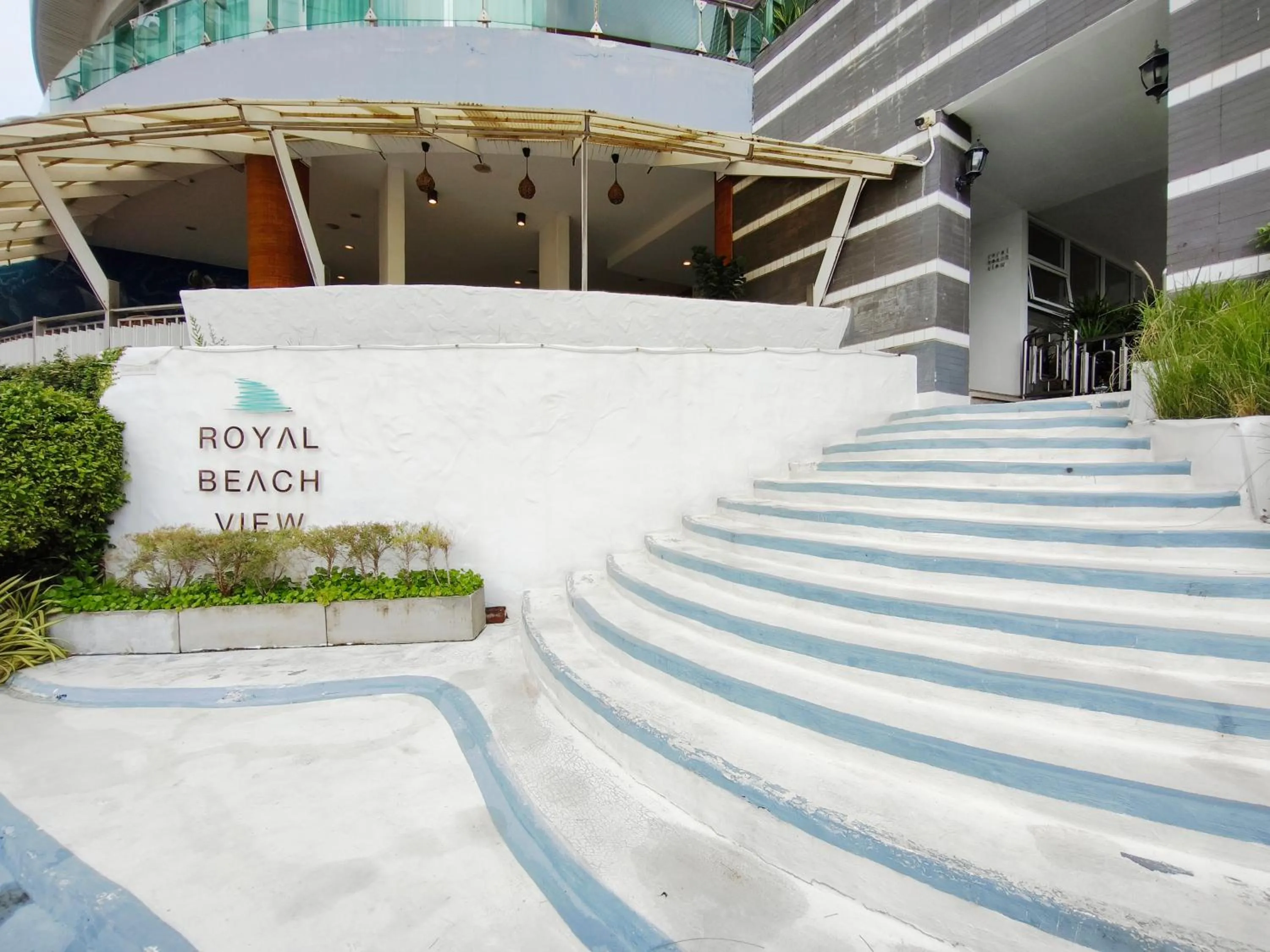 Facade/entrance in Royal Beach View
