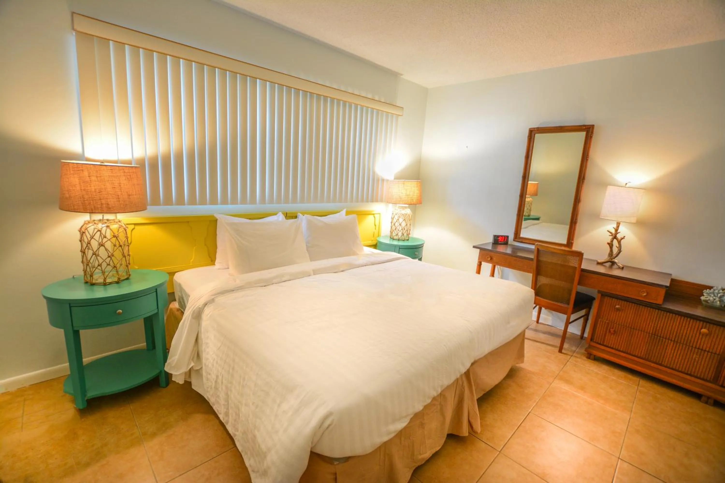 Bedroom, Bed in Sea Cliff Hotel