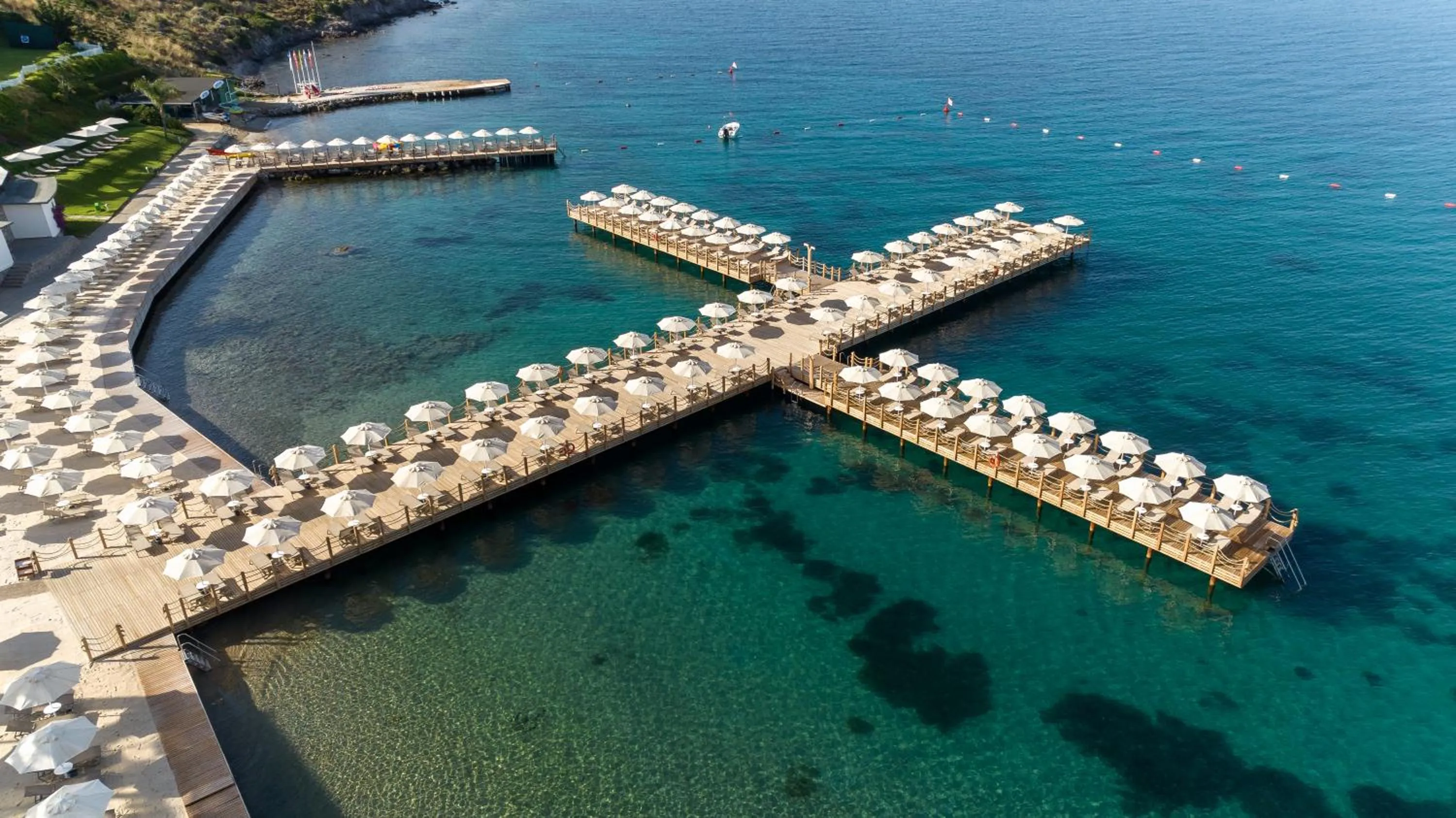 Beach in Kefaluka Resort