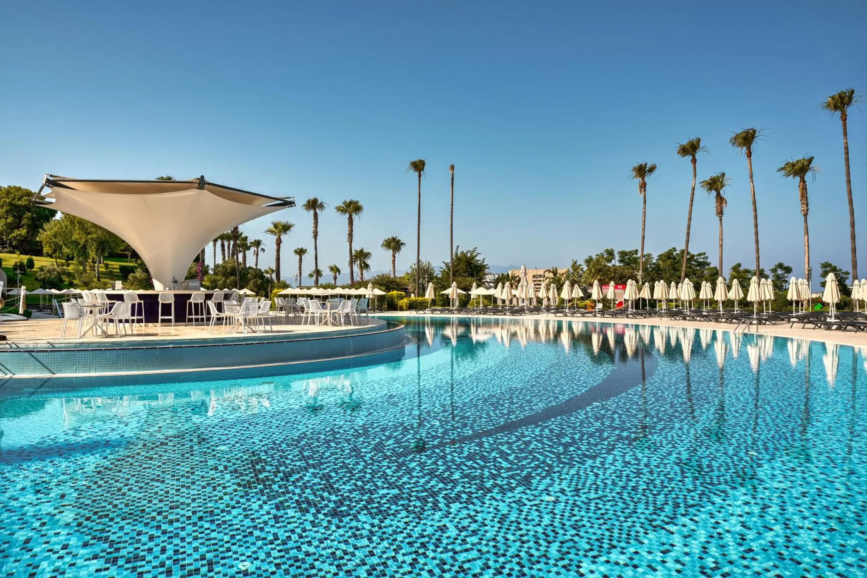 Swimming pool in Kefaluka Resort Swimming pool in Kefaluka Resort
