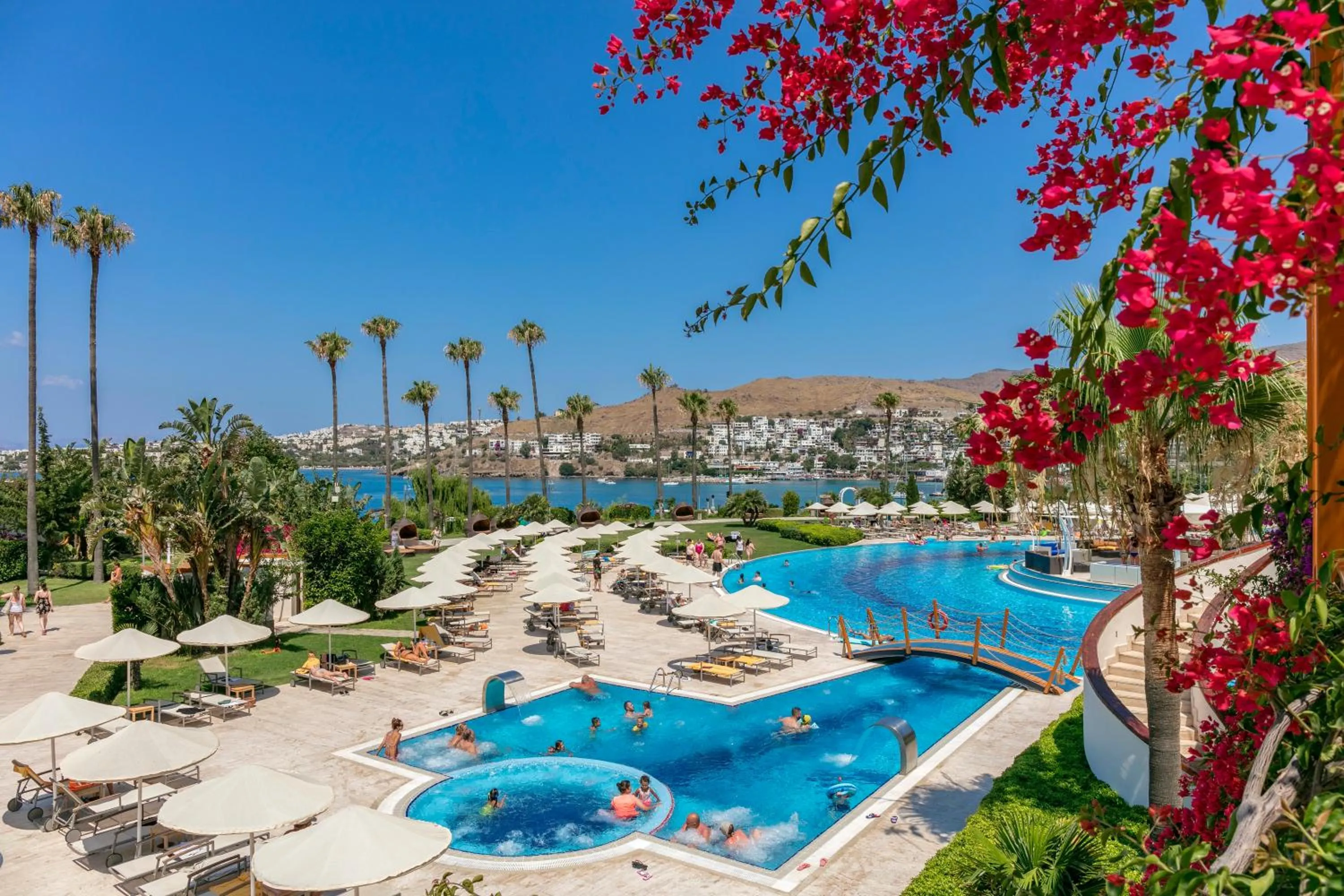 Swimming pool in Kefaluka Resort