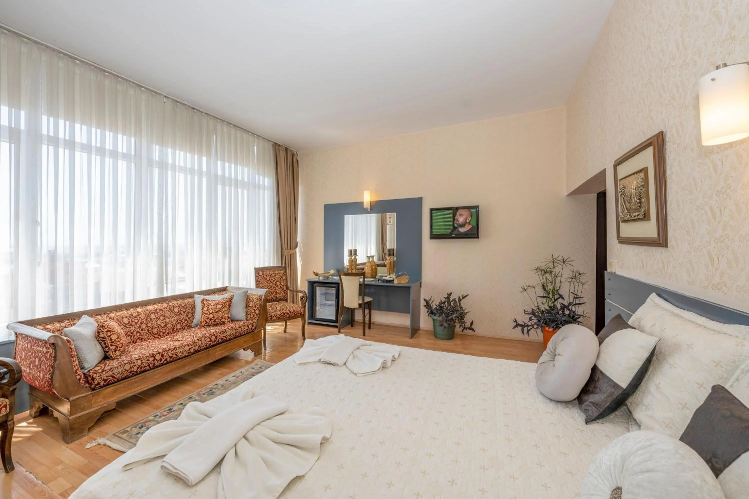 Bed in Grand Ons Hotel