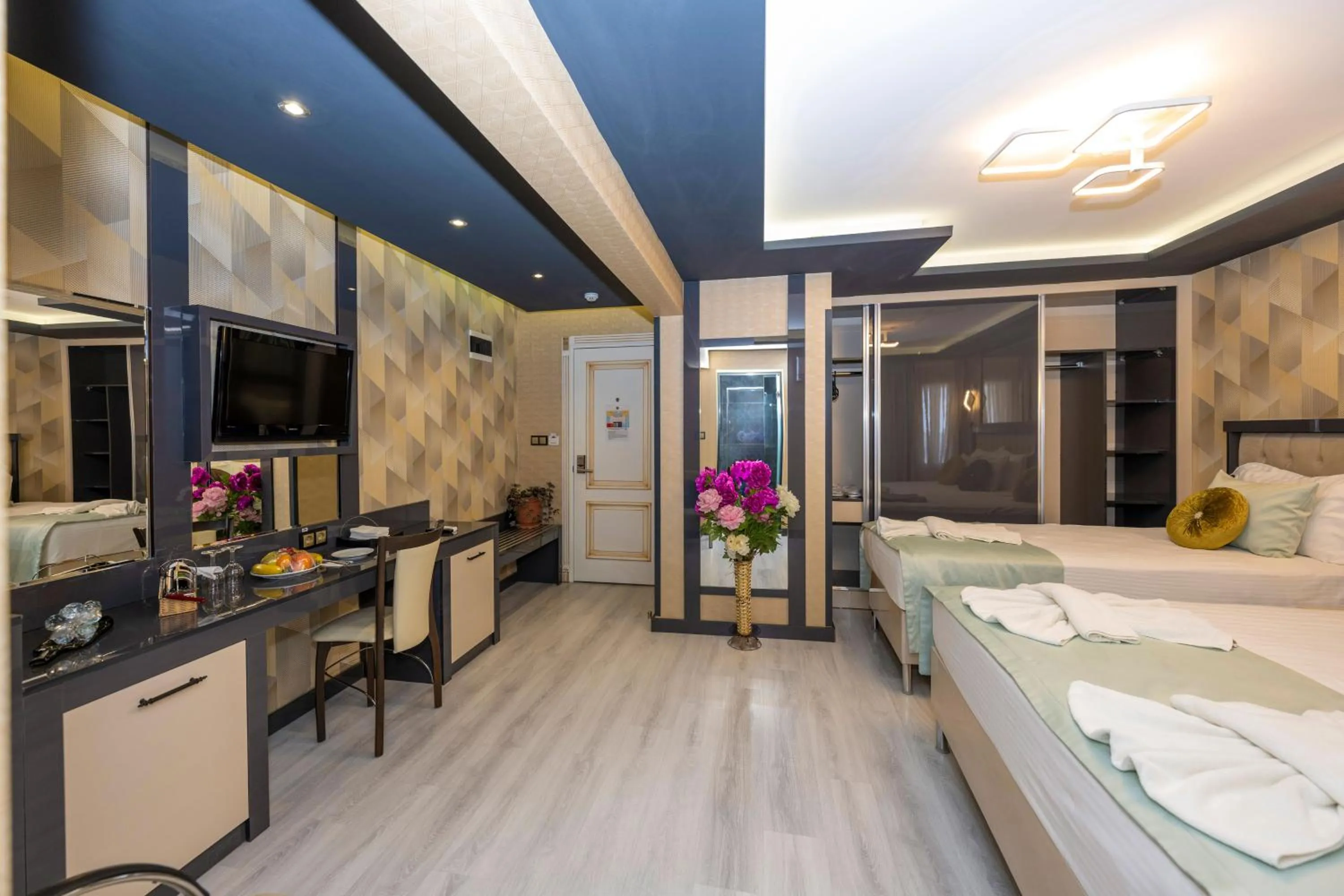 Bedroom, Bed in Grand Ons Hotel