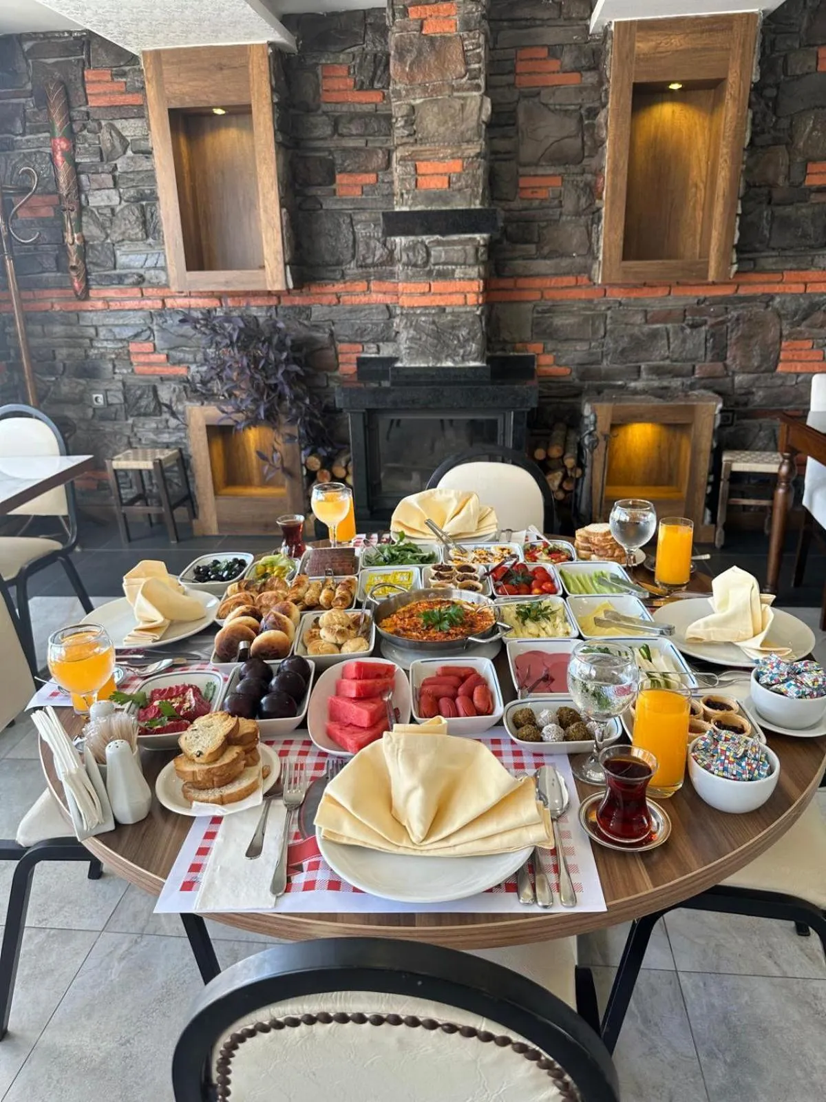 Restaurant/places to eat in Grand Ons Hotel