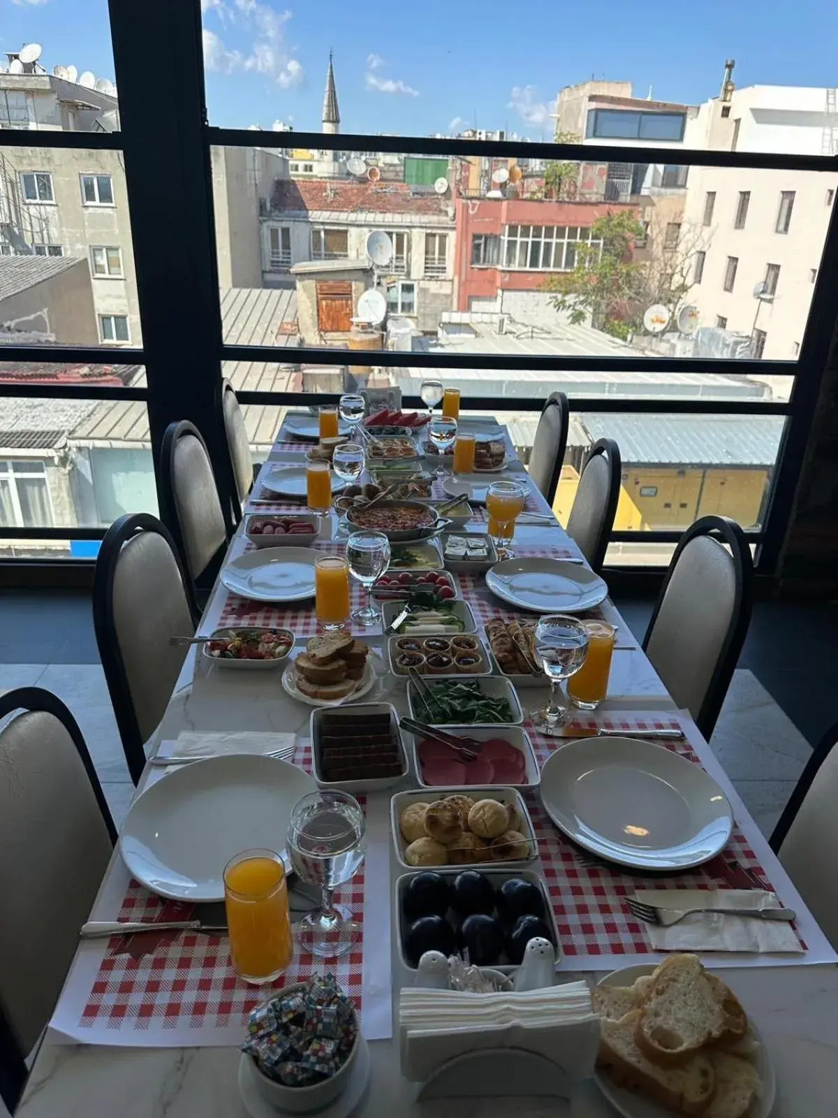 Restaurant/places to eat in Grand Ons Hotel Restaurant/places to eat in Grand Ons Hotel