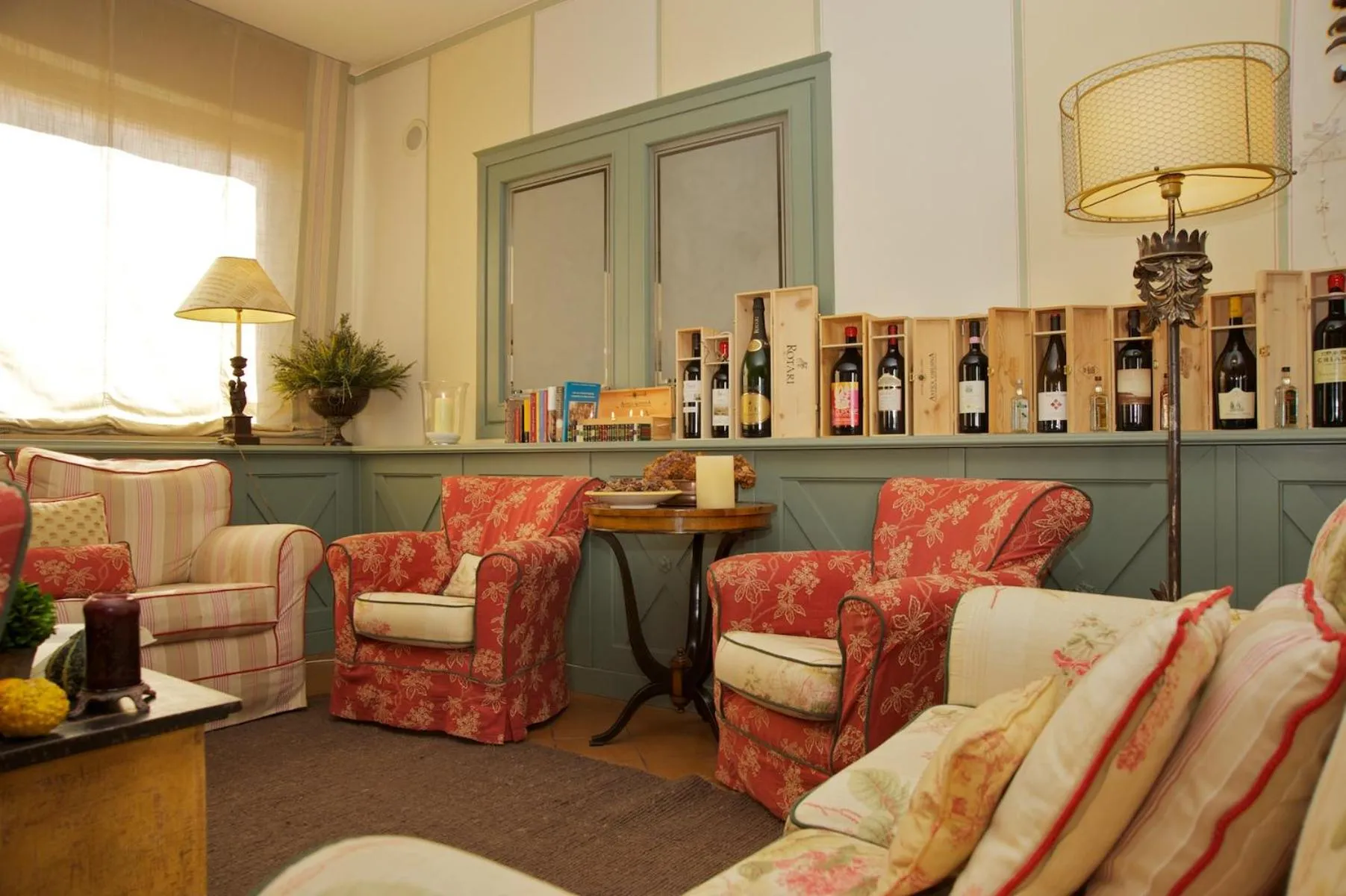 Communal lounge/ TV room in Albergo La Fontanella