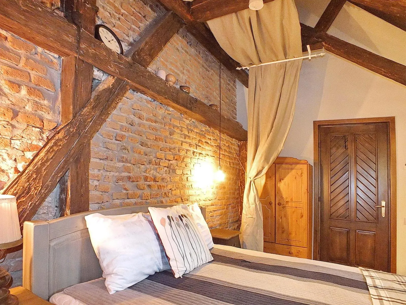 Bed in Wood House Republicii