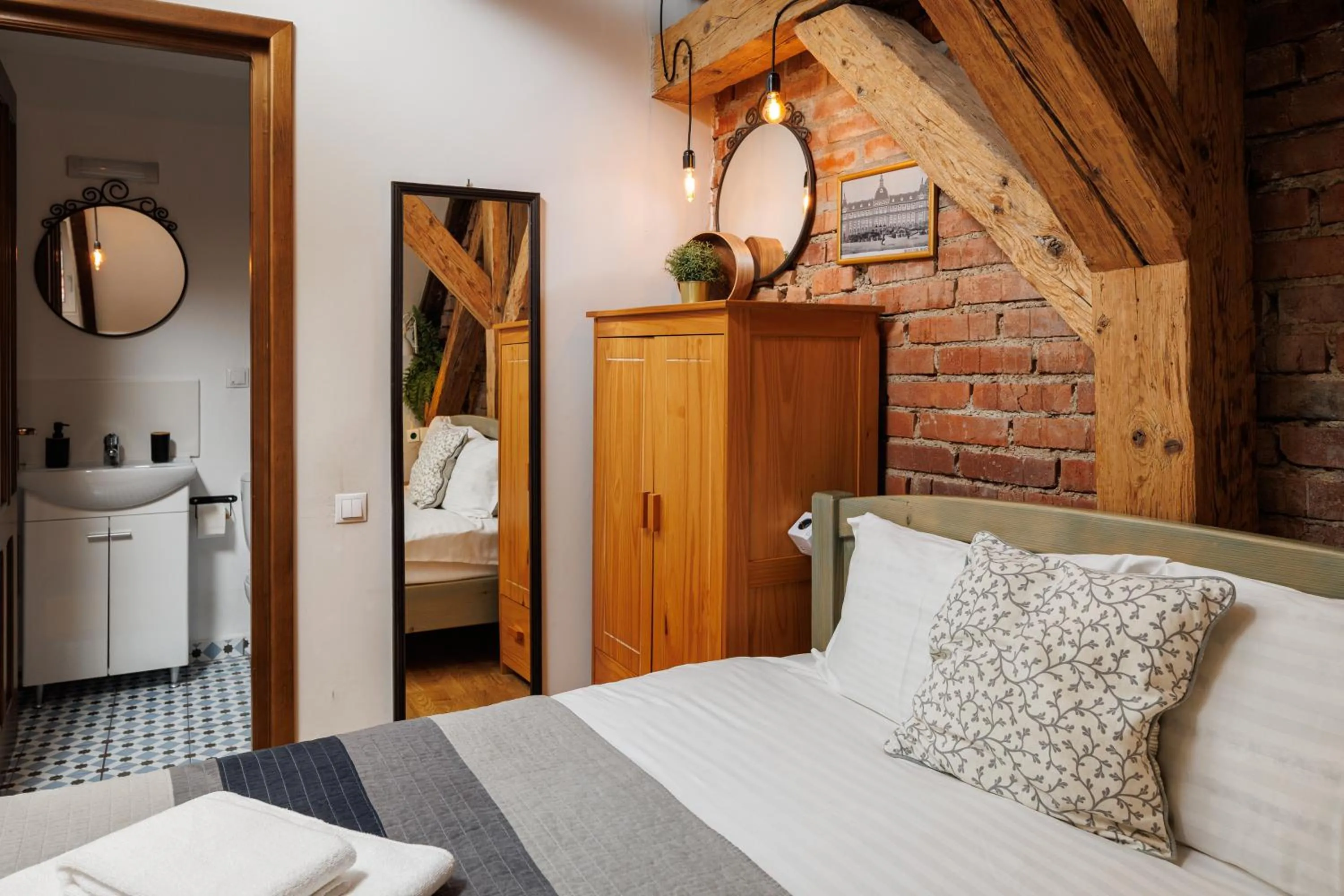Bed in Wood House Republicii