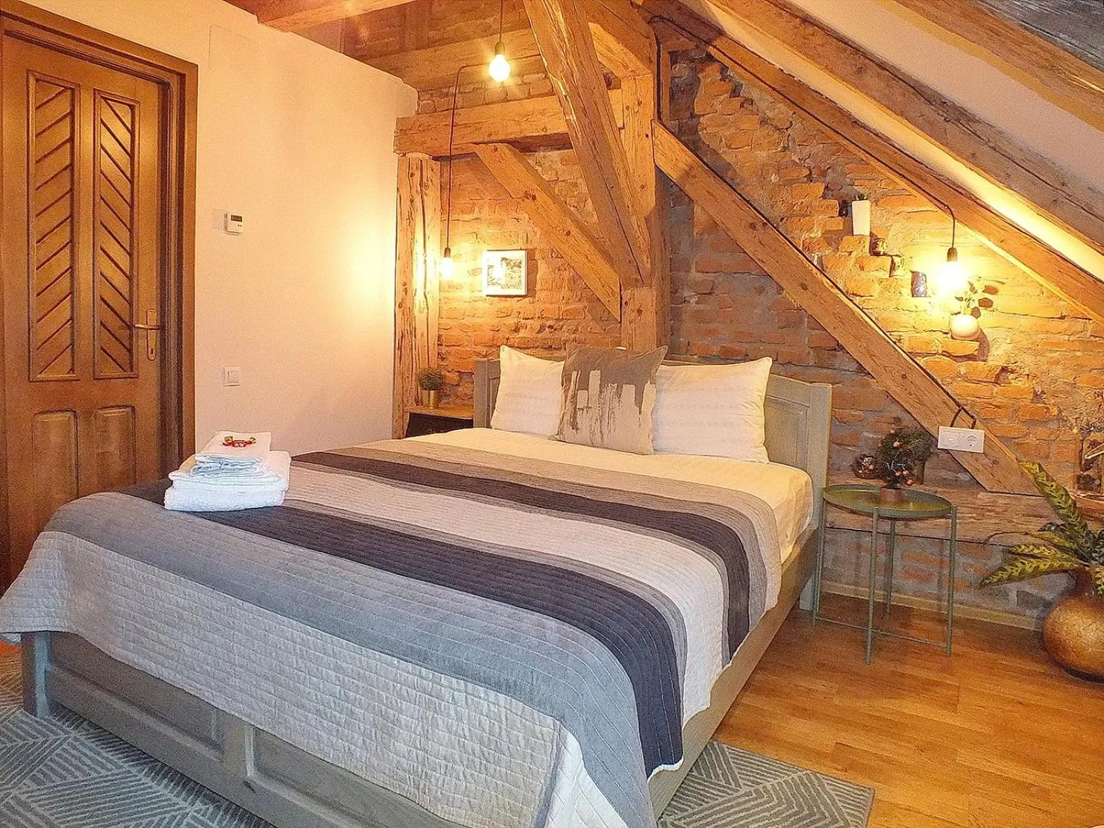 Bed in Wood House Republicii