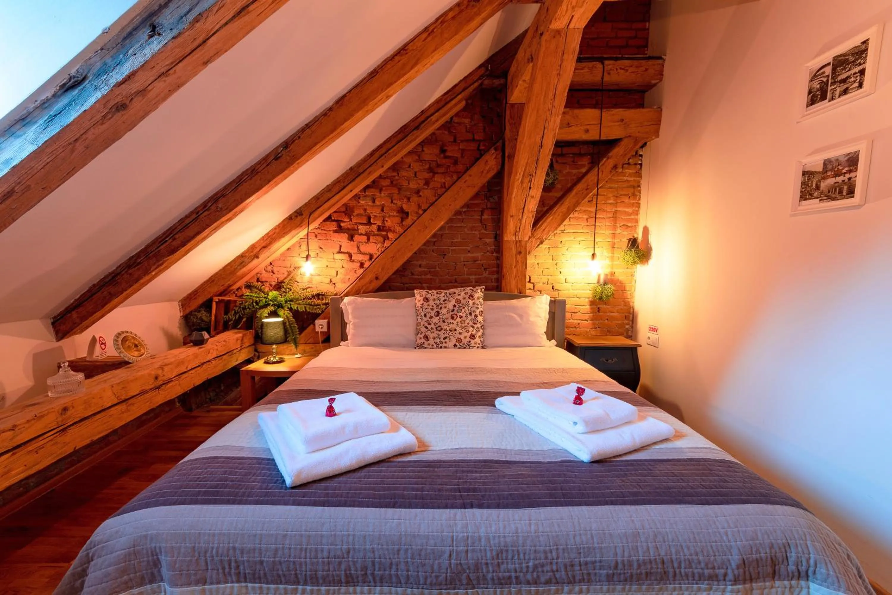 Bed in Wood House Republicii
