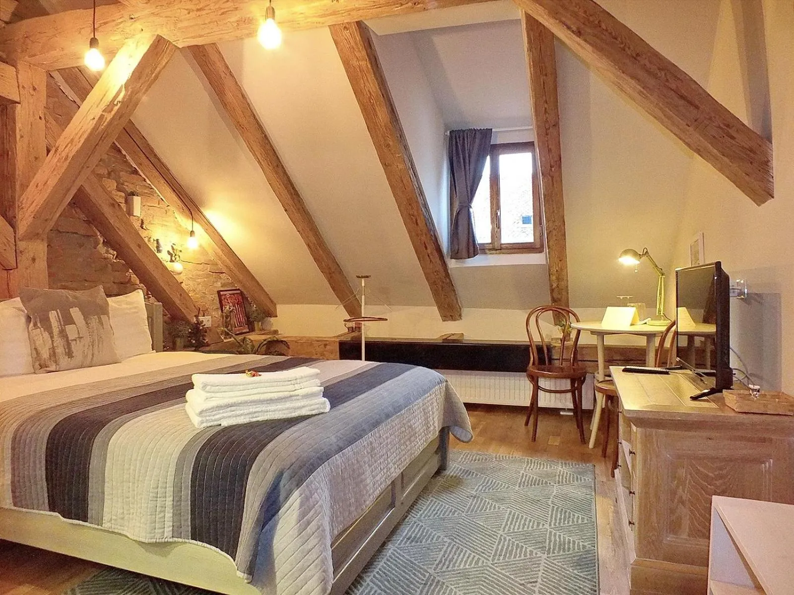 Bed in Wood House Republicii