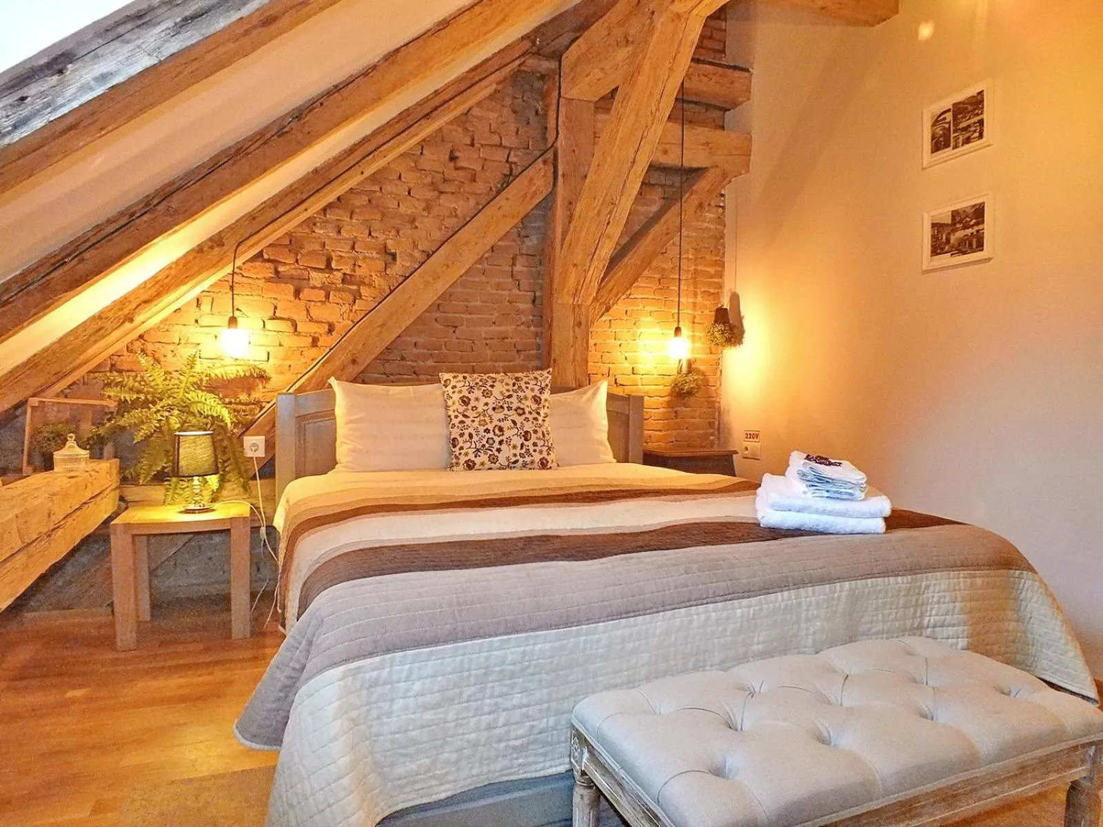 Bedroom, Bed in Wood House Republicii