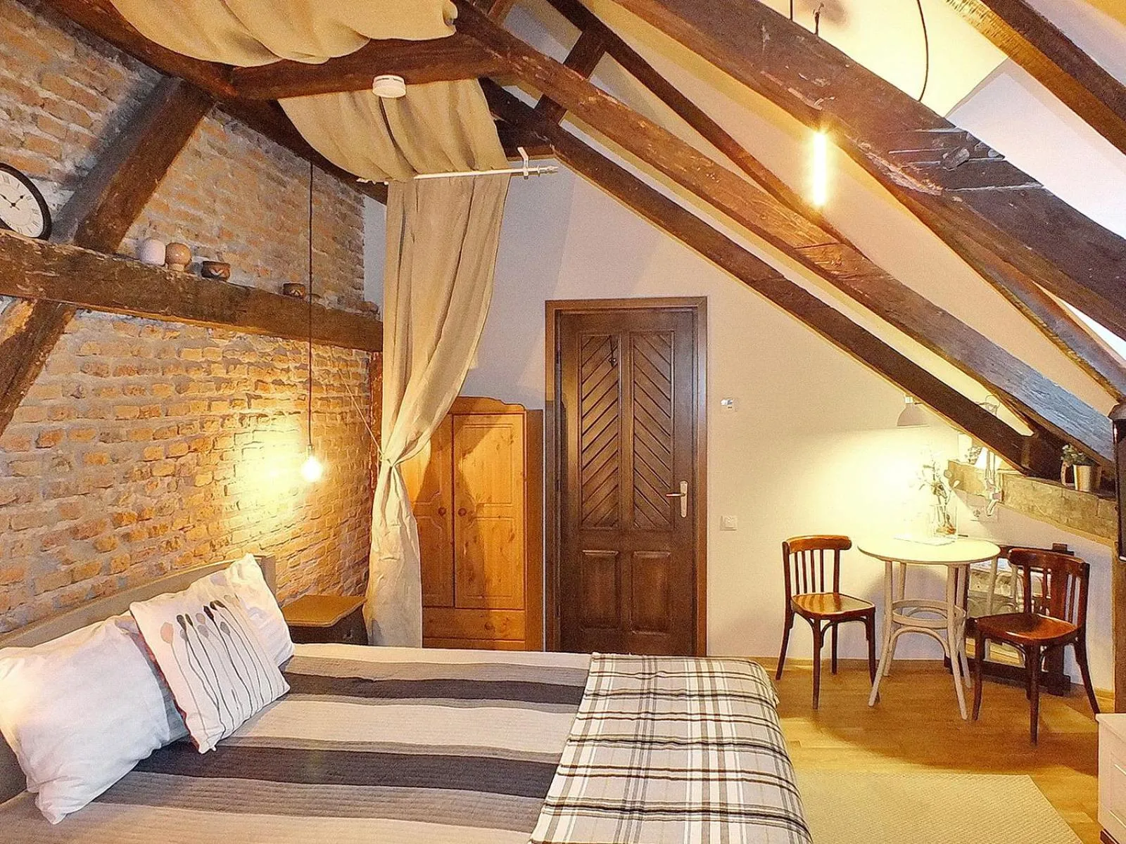 Bed in Wood House Republicii