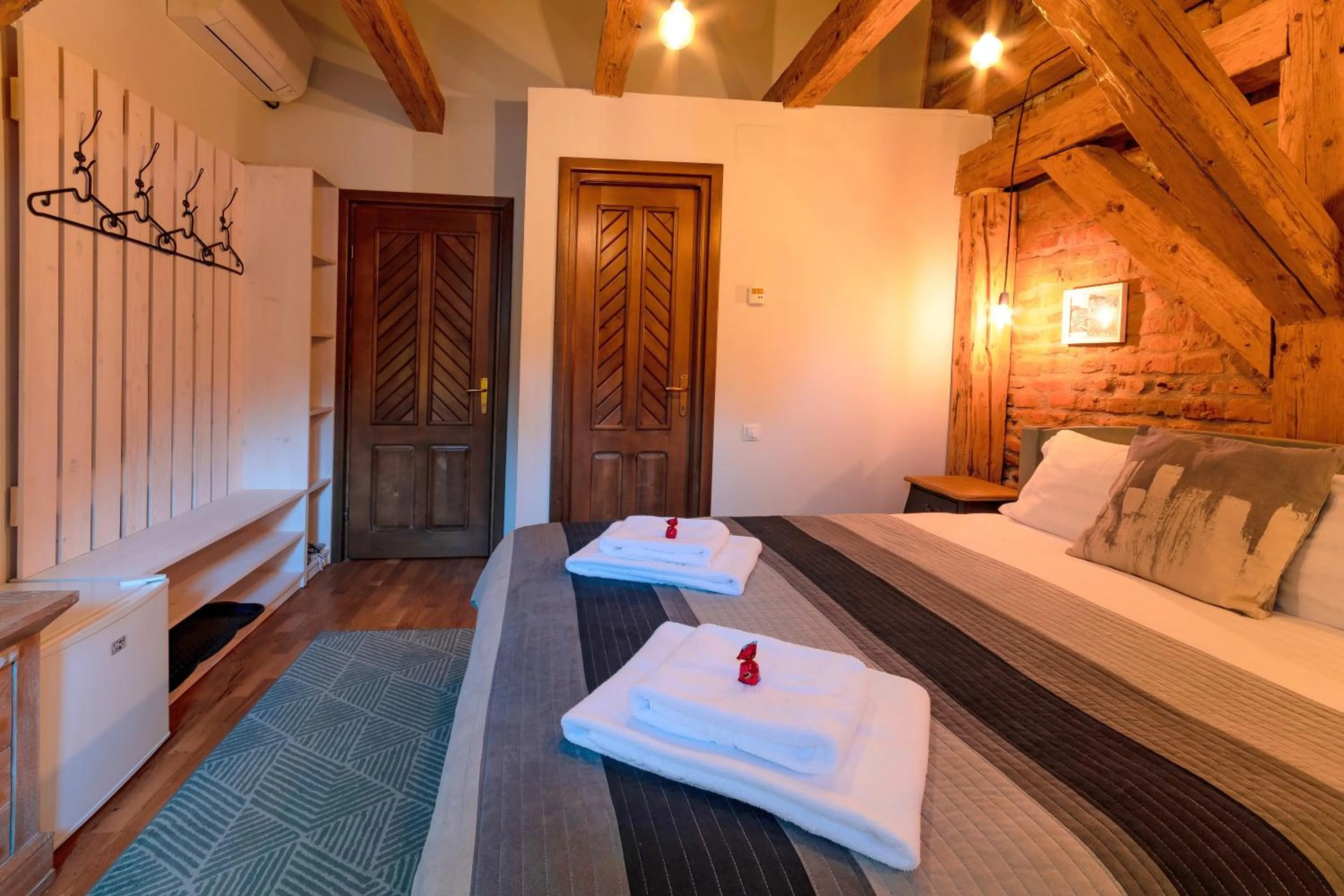 Bed in Wood House Republicii