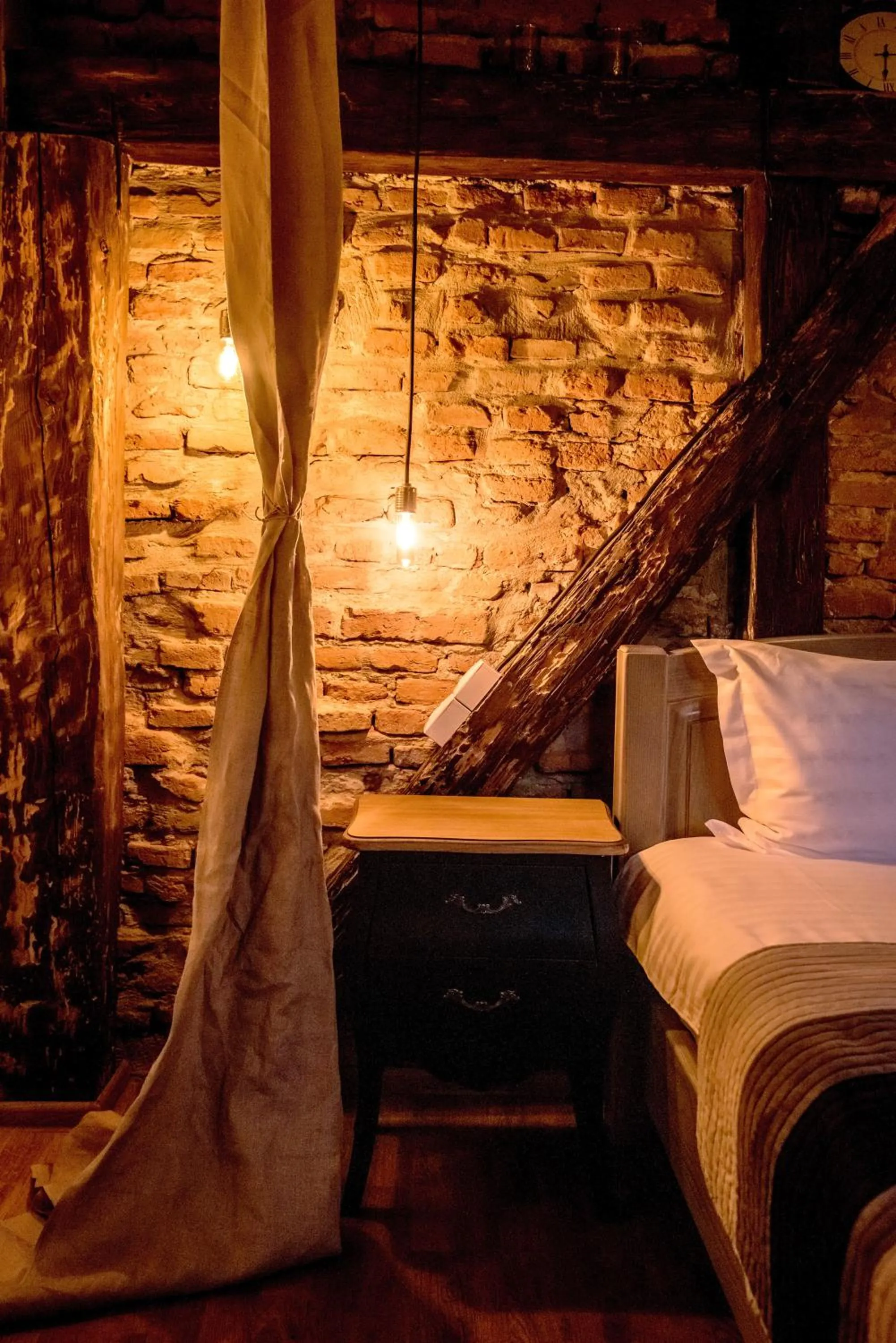 Bed in Wood House Republicii