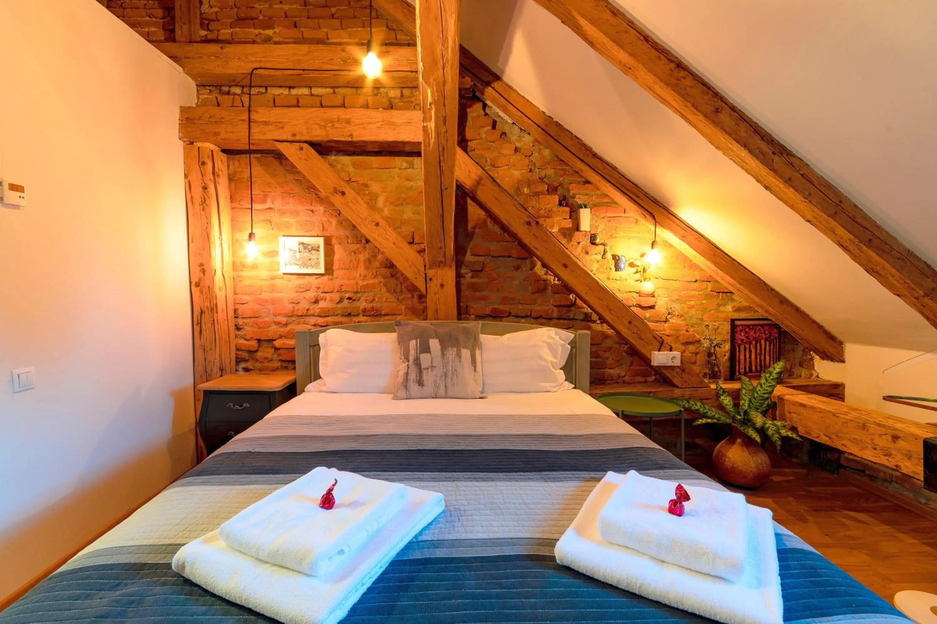 Bed in Wood House Republicii