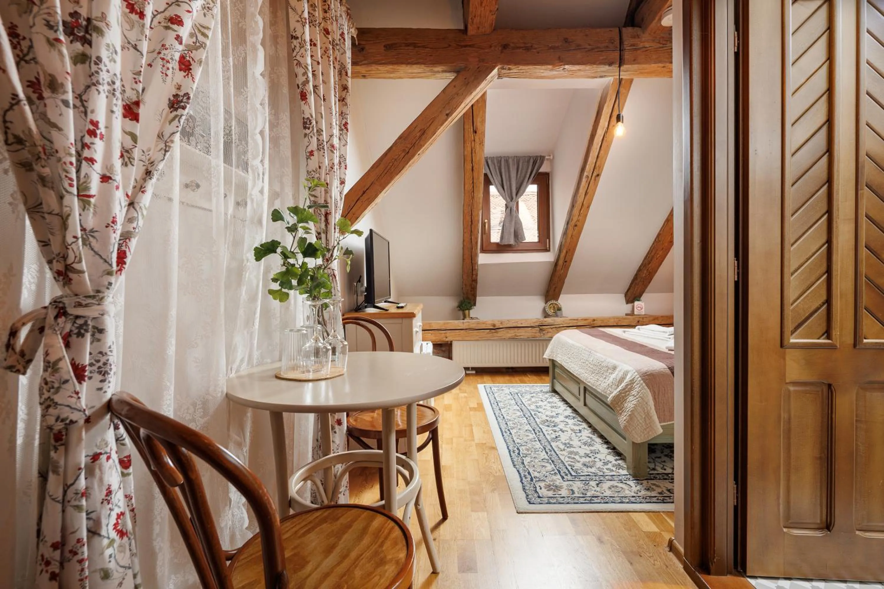 Bed in Wood House Republicii