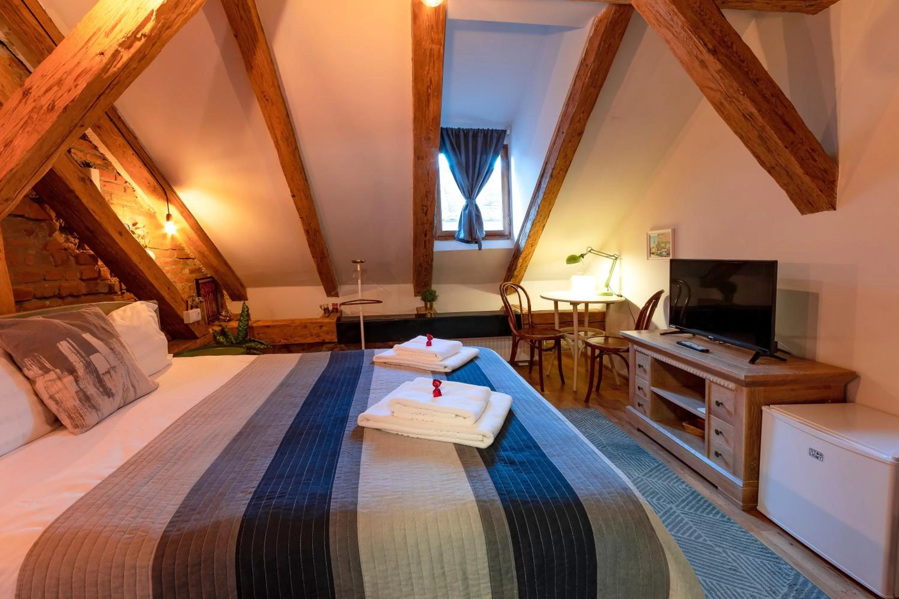 Bed in Wood House Republicii