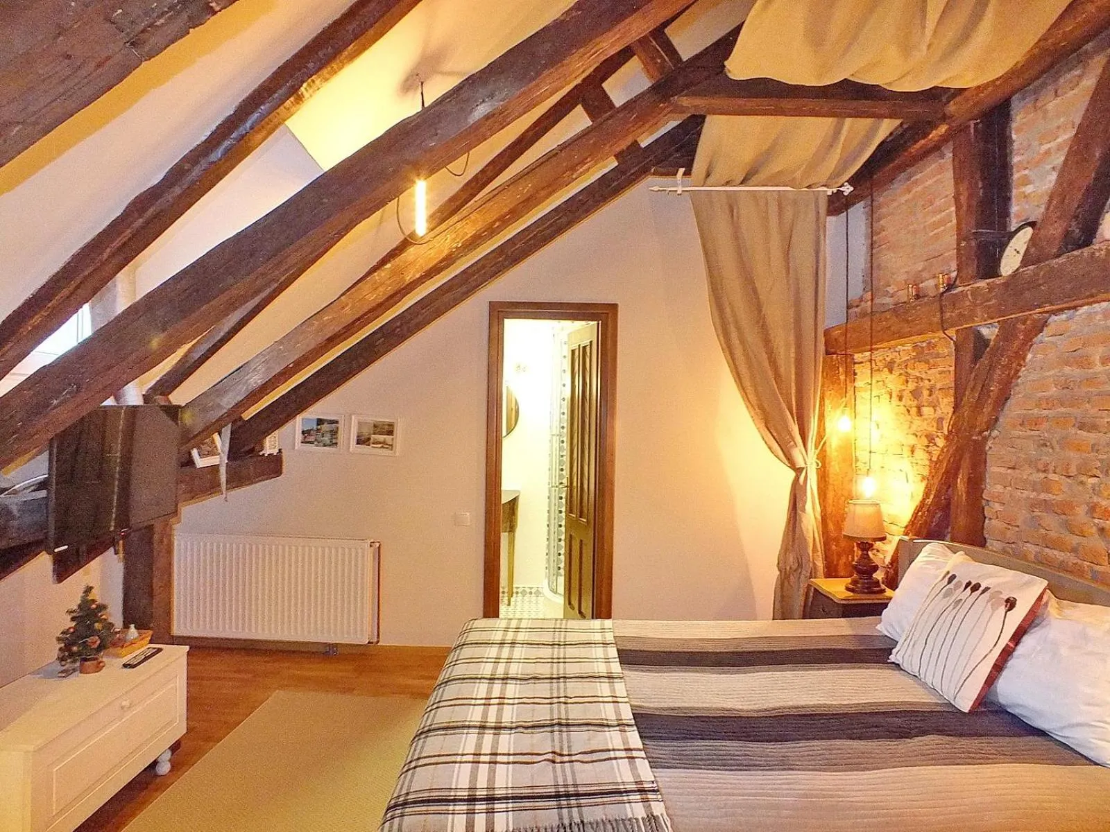 Bed in Wood House Republicii