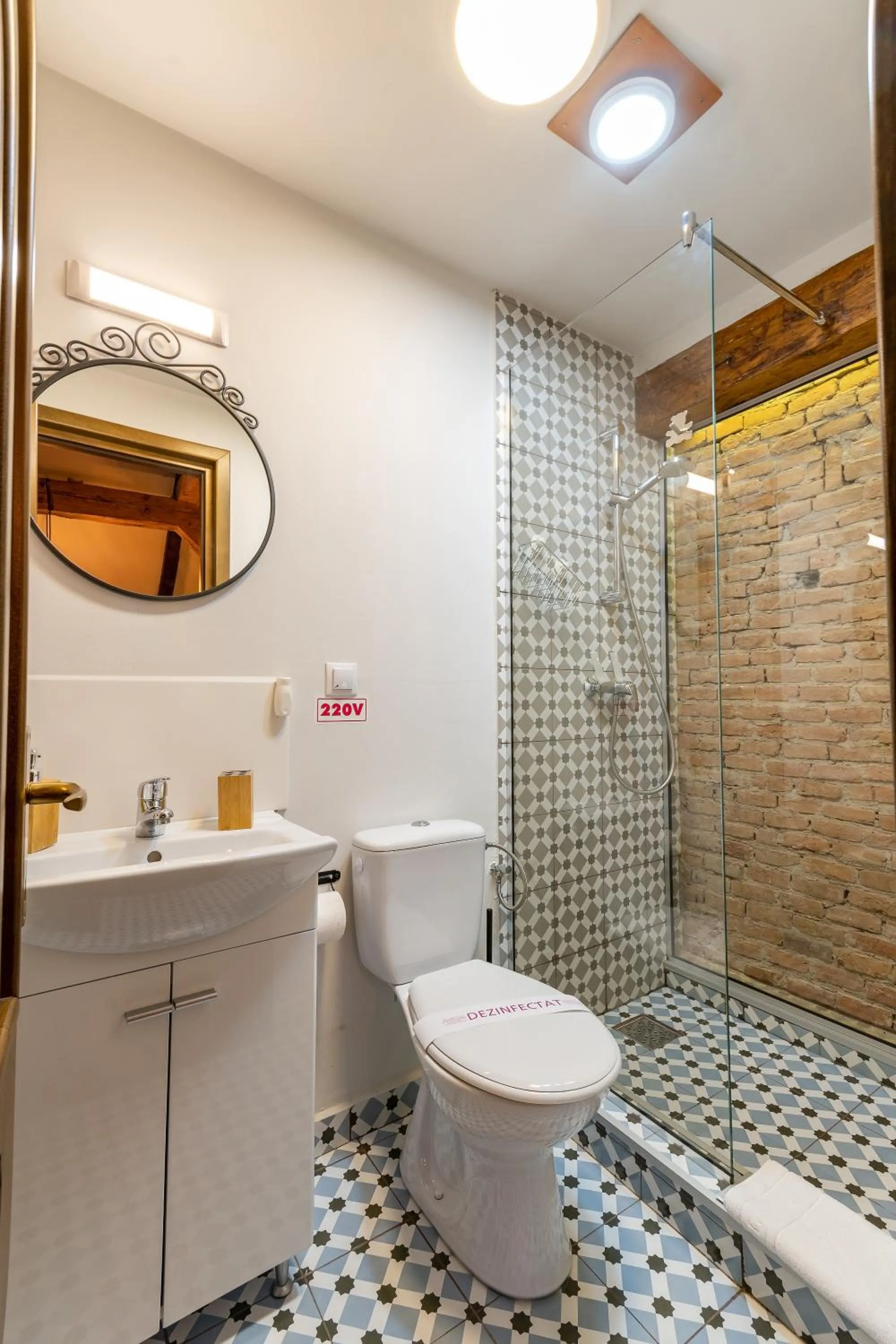 Bathroom in Wood House Republicii