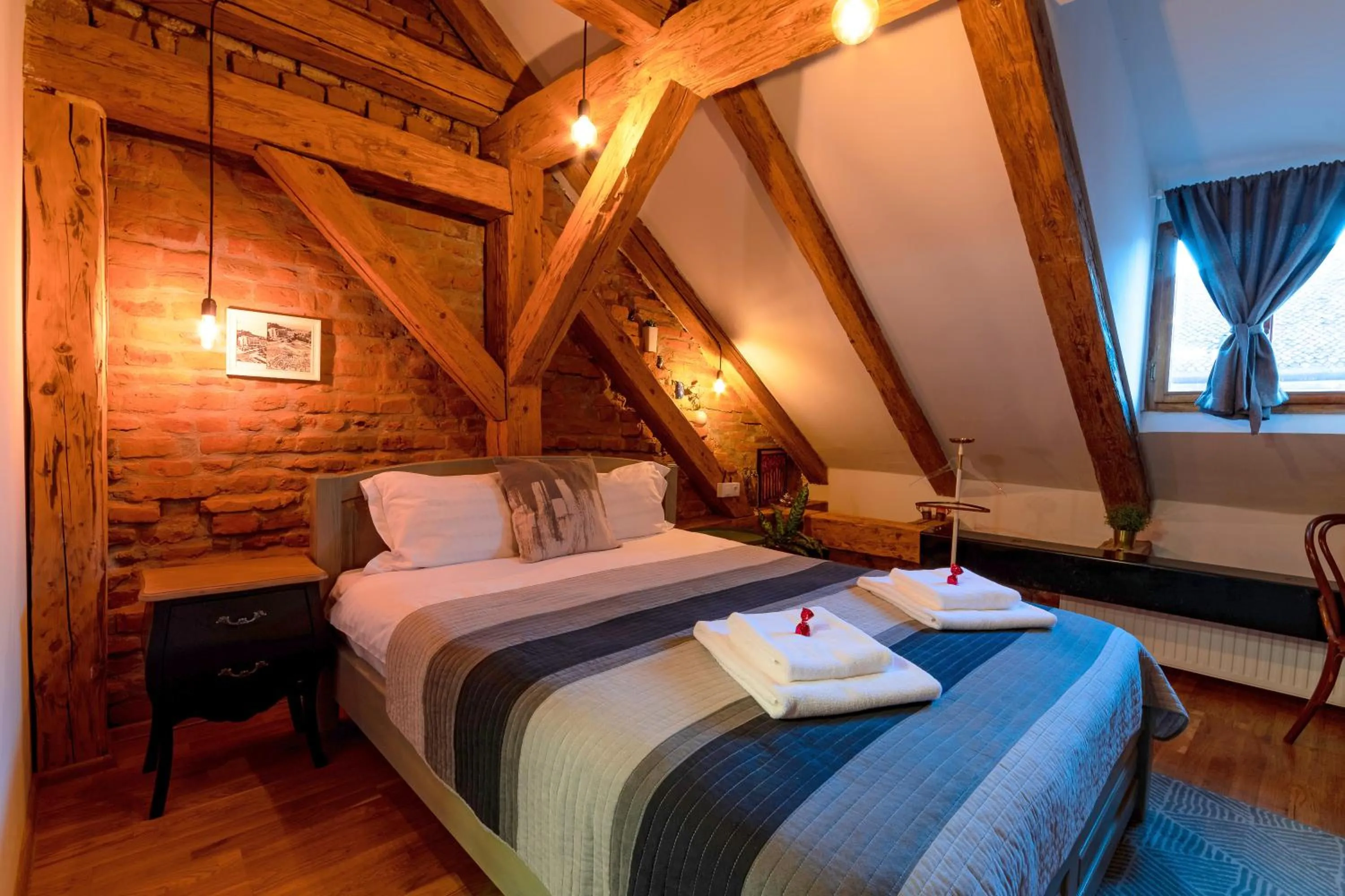Bed in Wood House Republicii