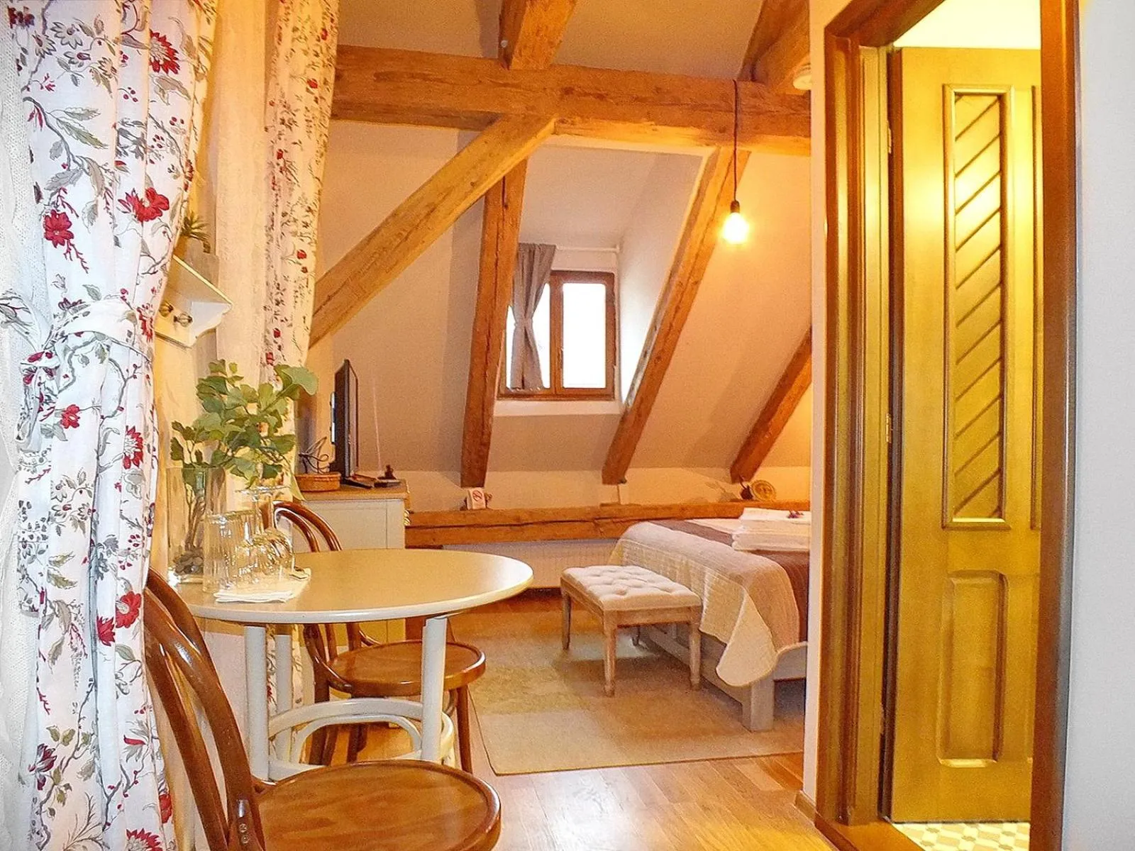 Bed in Wood House Republicii