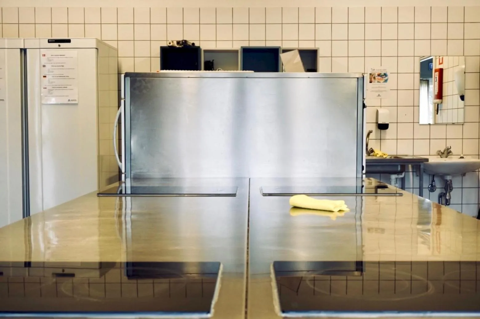 Communal kitchen in Danhostel Ishøj Strand