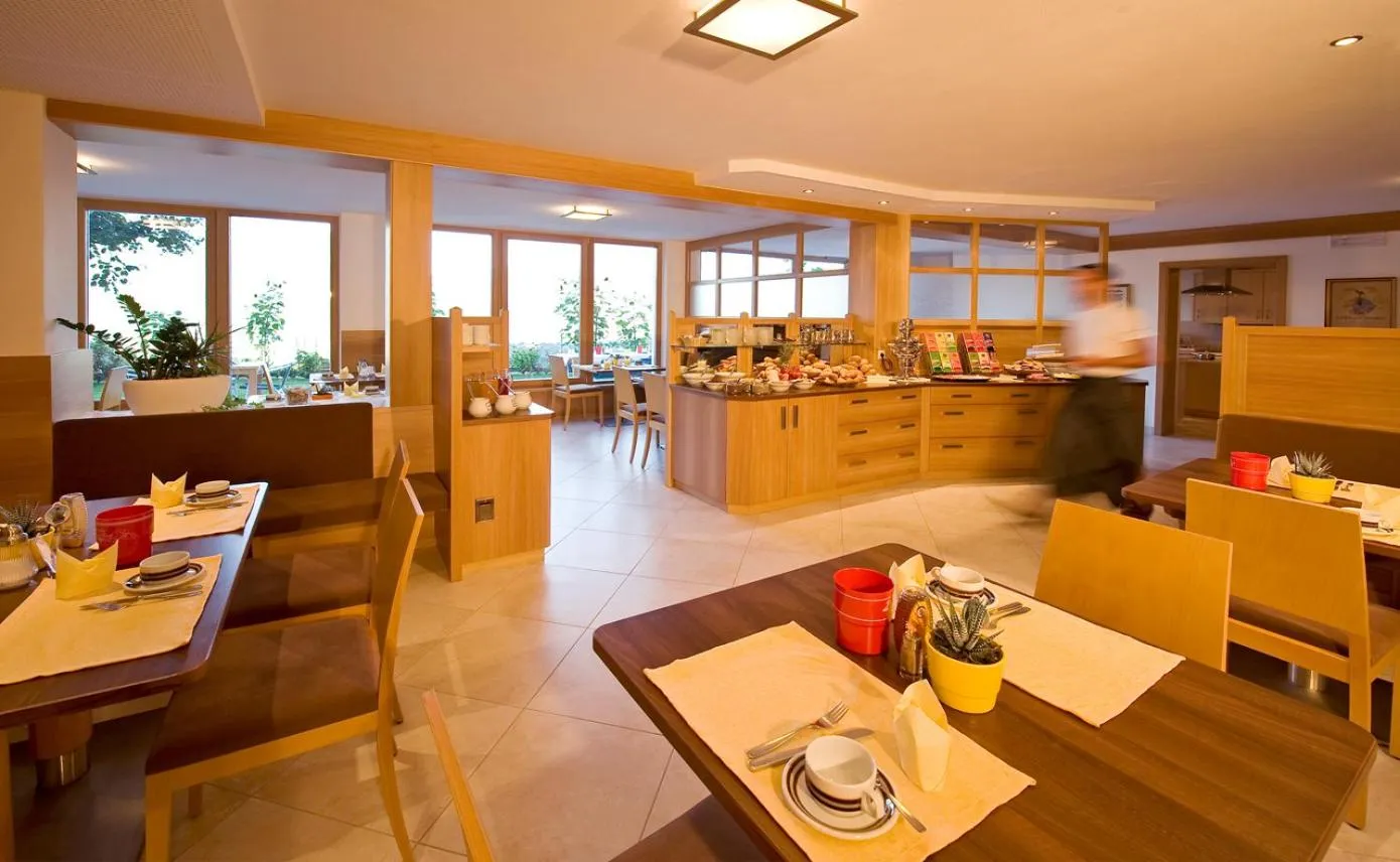 Restaurant/places to eat in Hotel-Garni Ehrenfels