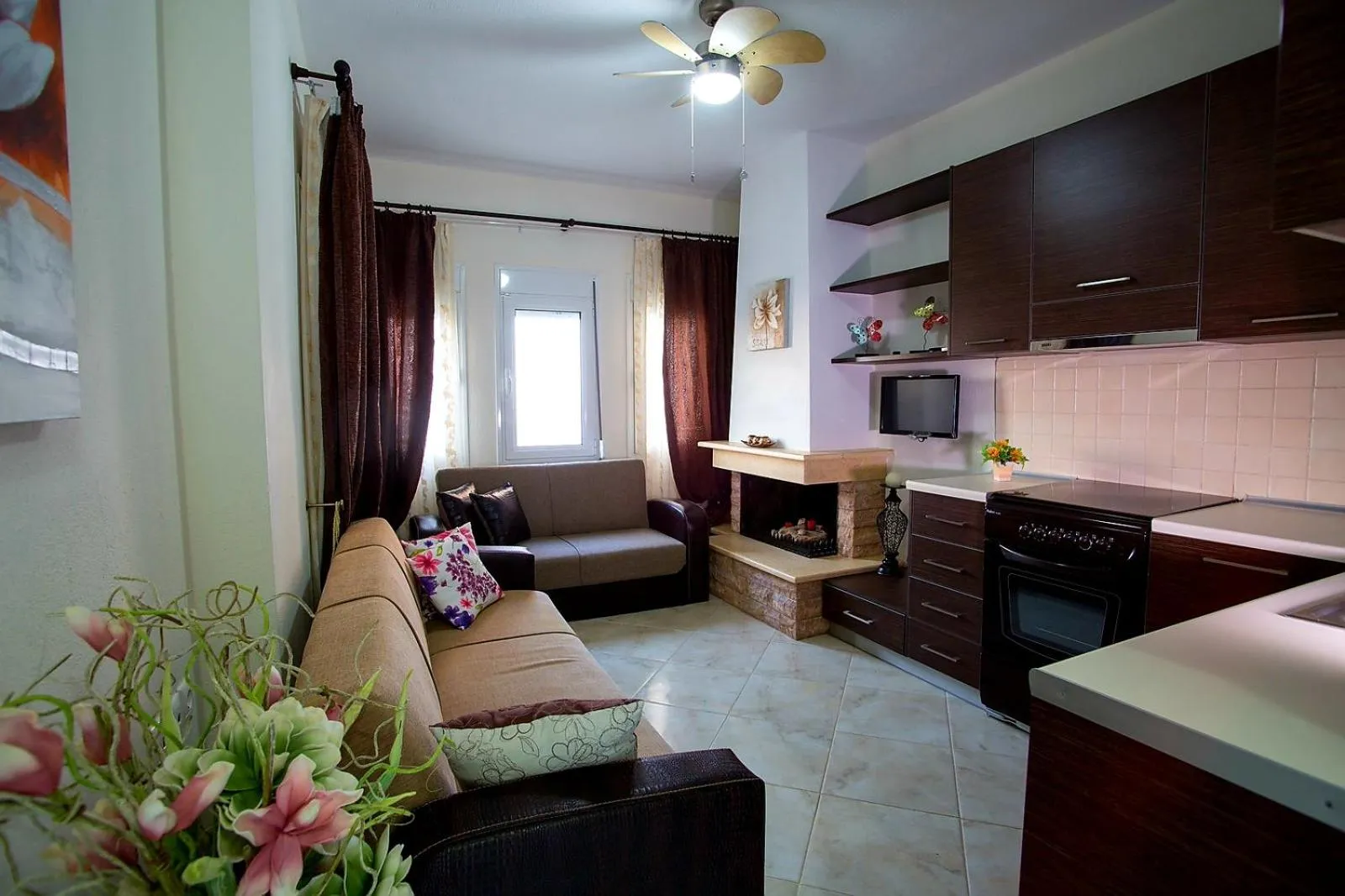 Kitchen or kitchenette in GoldenHill Studios&apartments