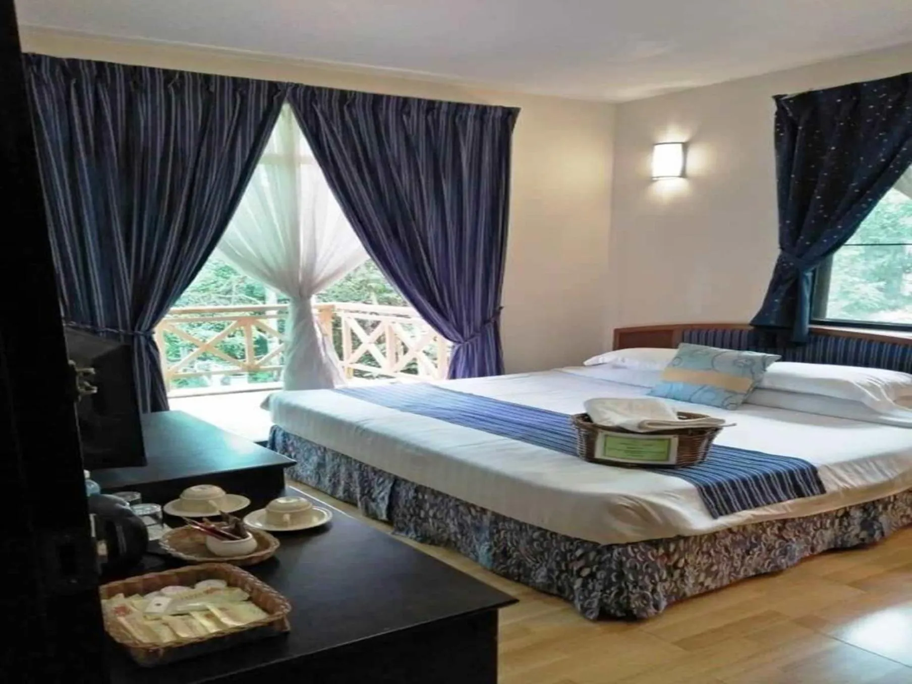 Property building, Bed in Borneo Tropical Rainforest Resort