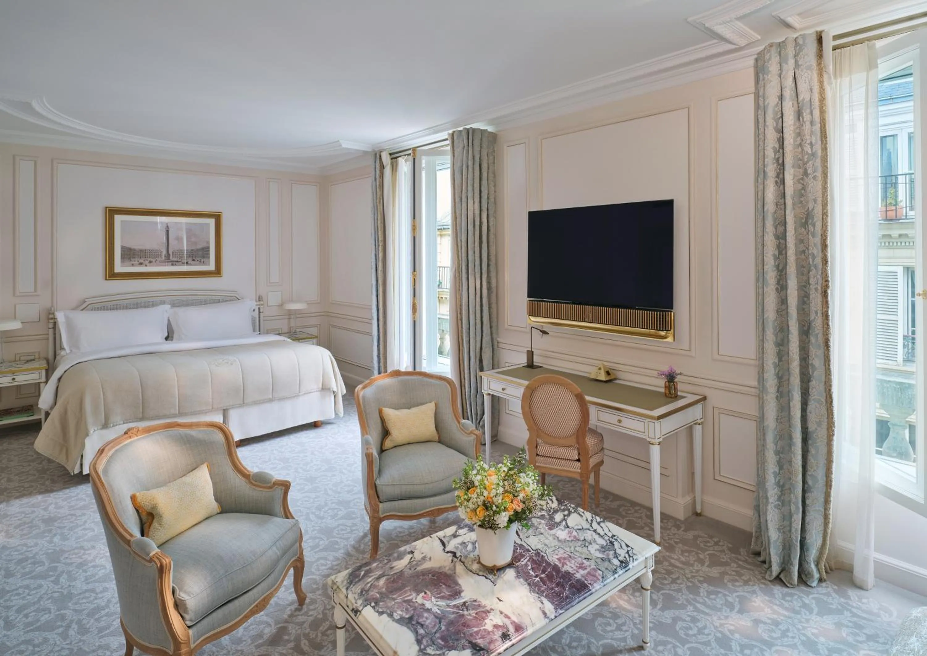 Photo of the whole room, Bed in Le Meurice – Dorchester Collection