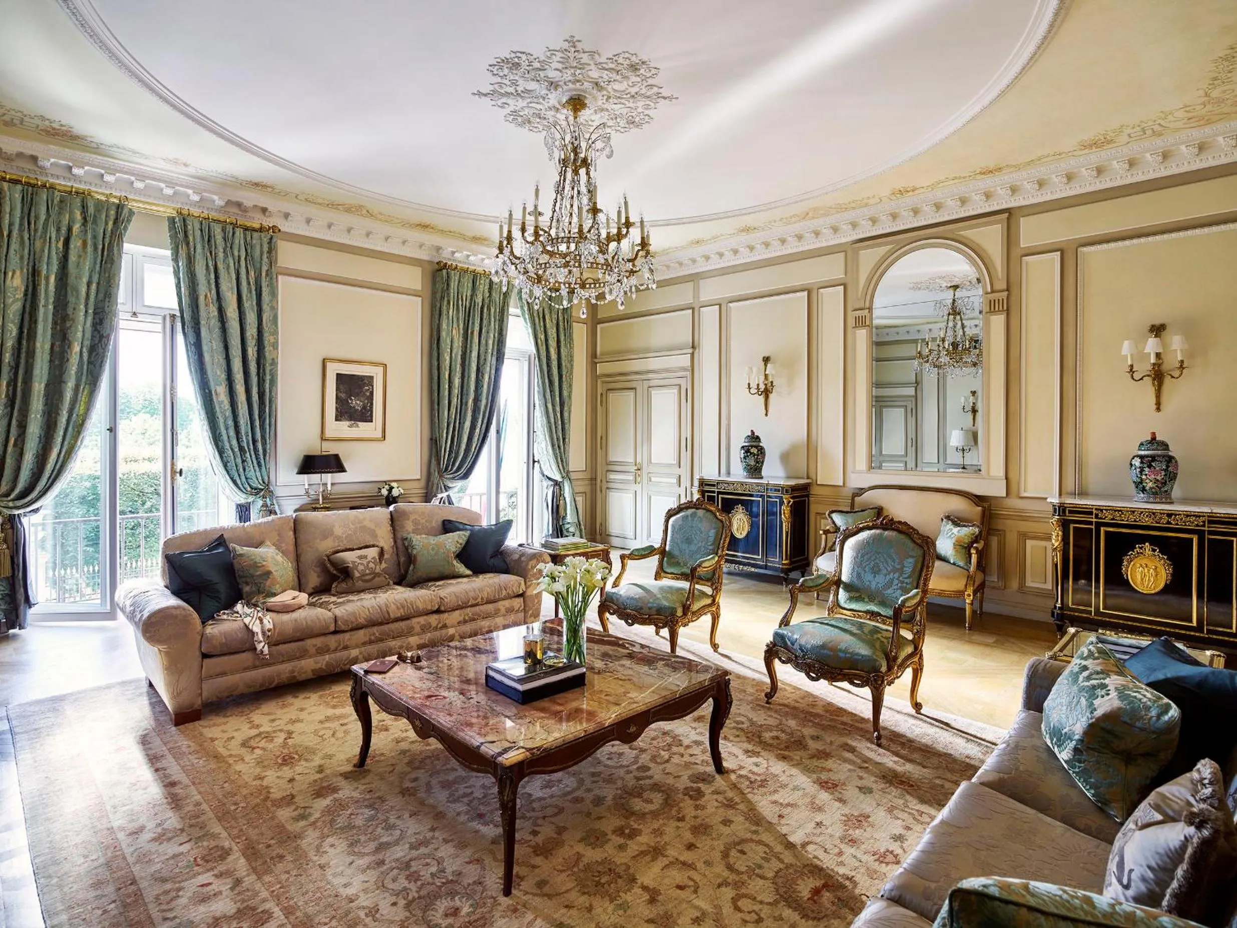 Living room in Le Meurice – Dorchester Collection