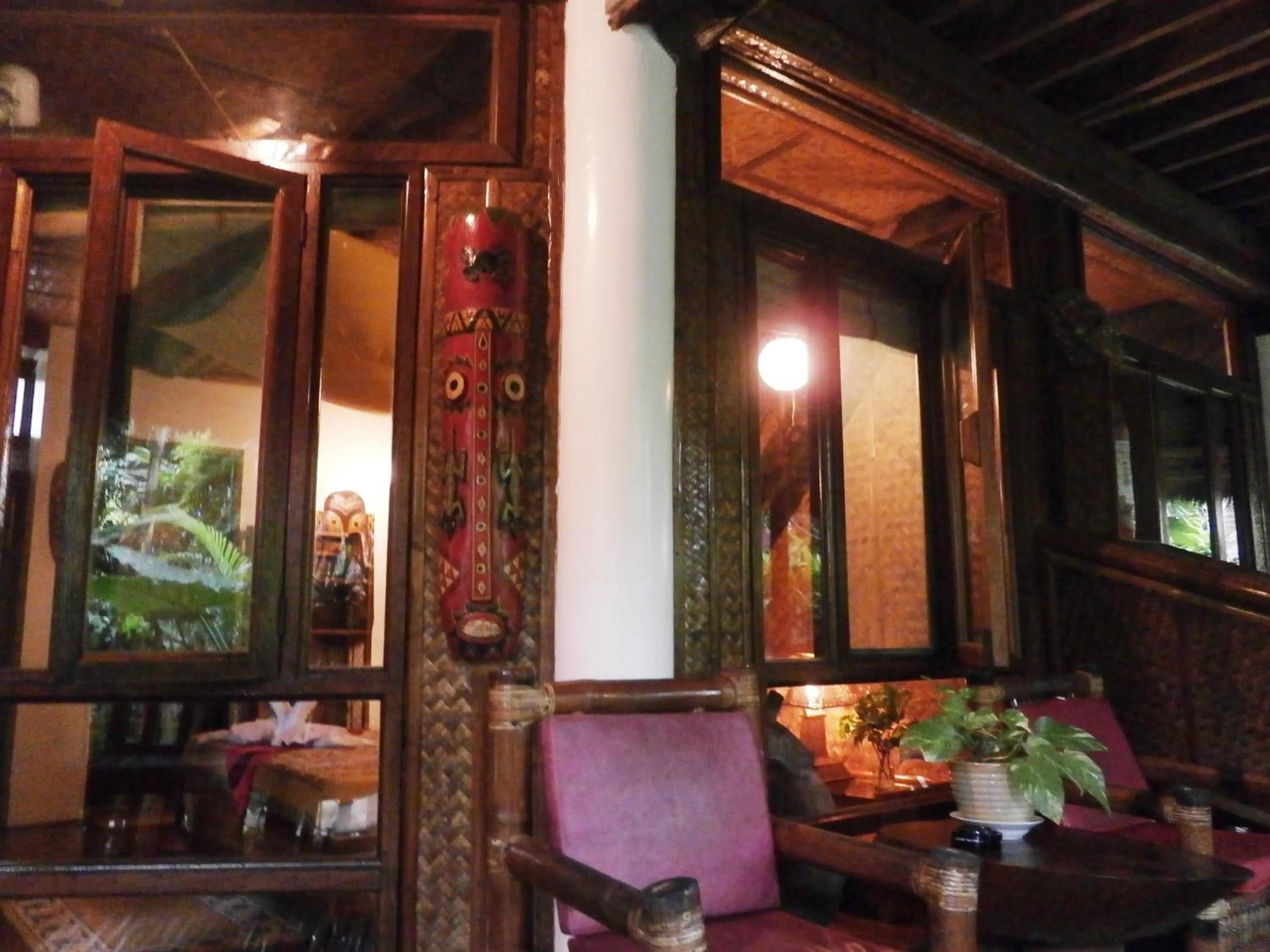 Decorative detail in Nigi Nigi Nu Noos 'e' Nu Nu Noos