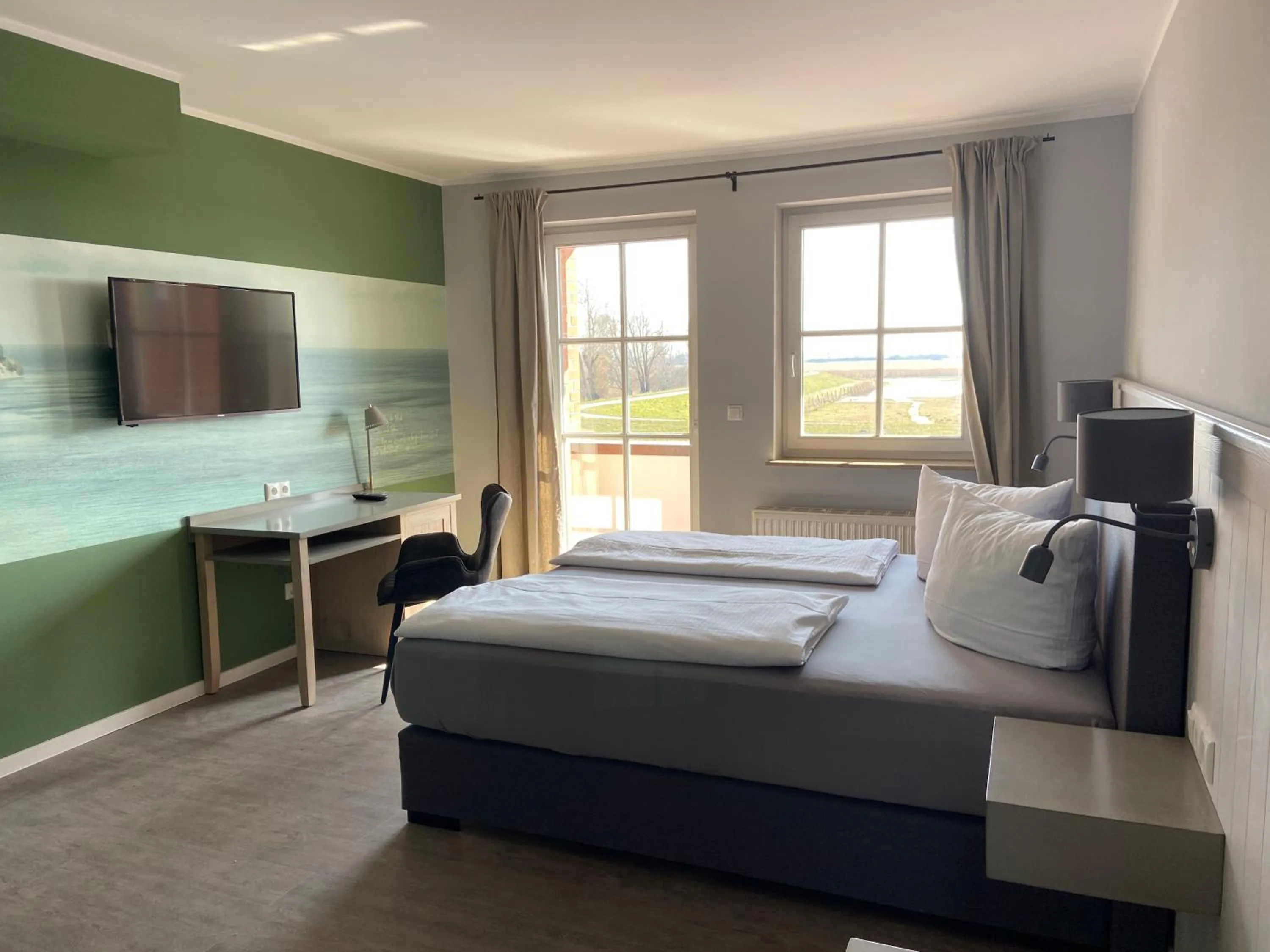 Photo of the whole room, Bed in Hotel & Gasthof Zur Linde