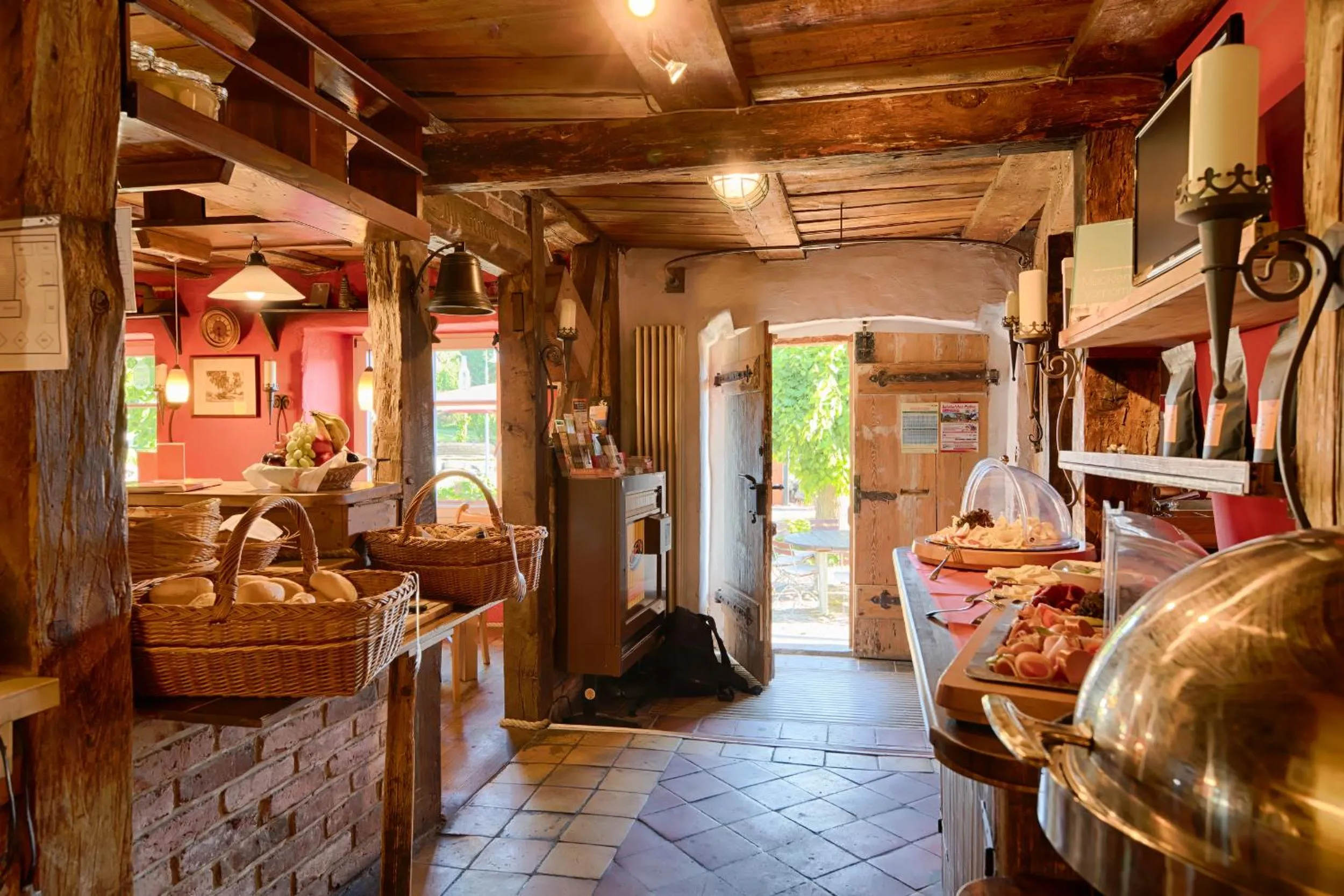 Buffet breakfast in Hotel & Gasthof Zur Linde